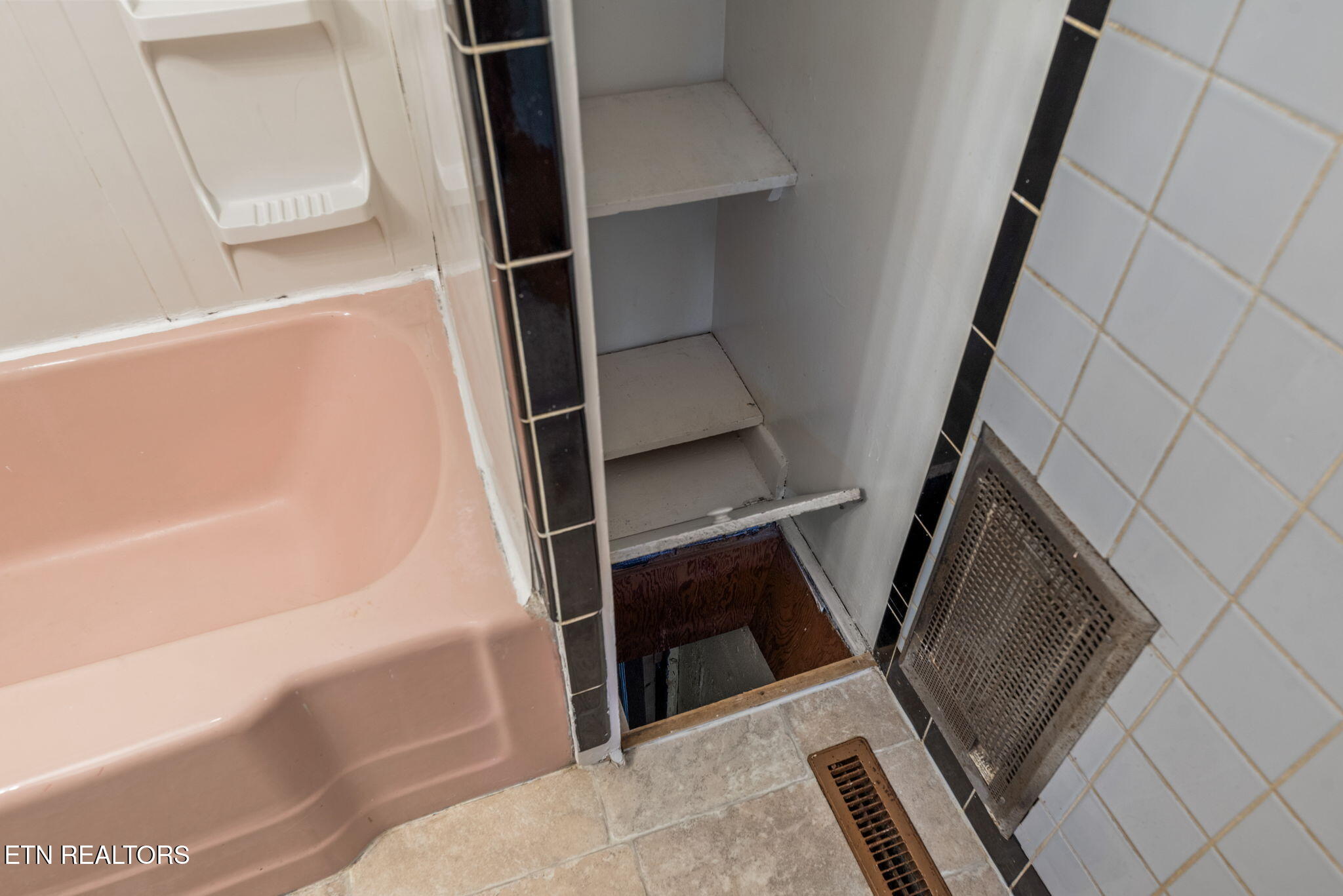 5013 Ridgemont Drive Property Photo 13