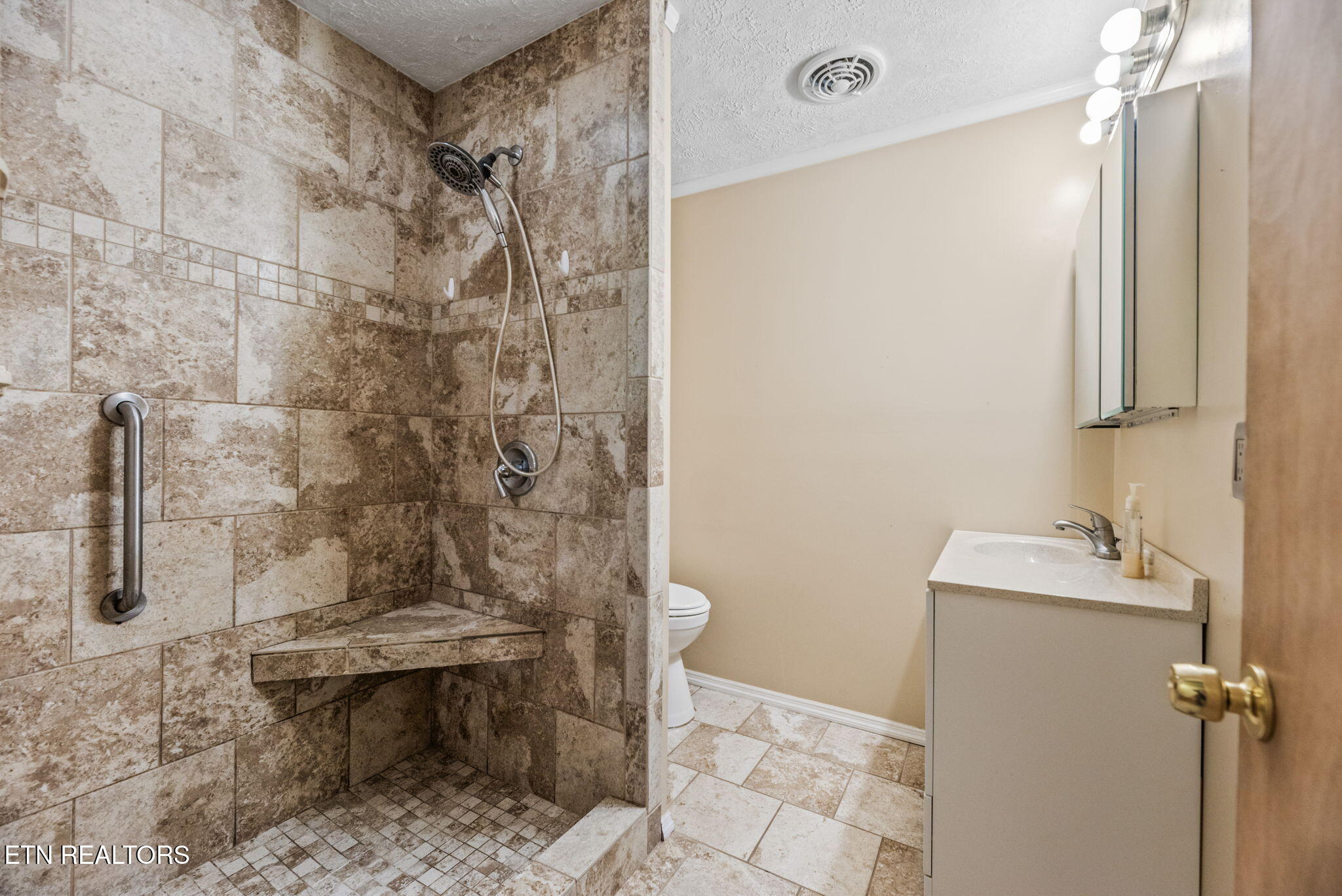 5013 Ridgemont Drive Property Photo 17