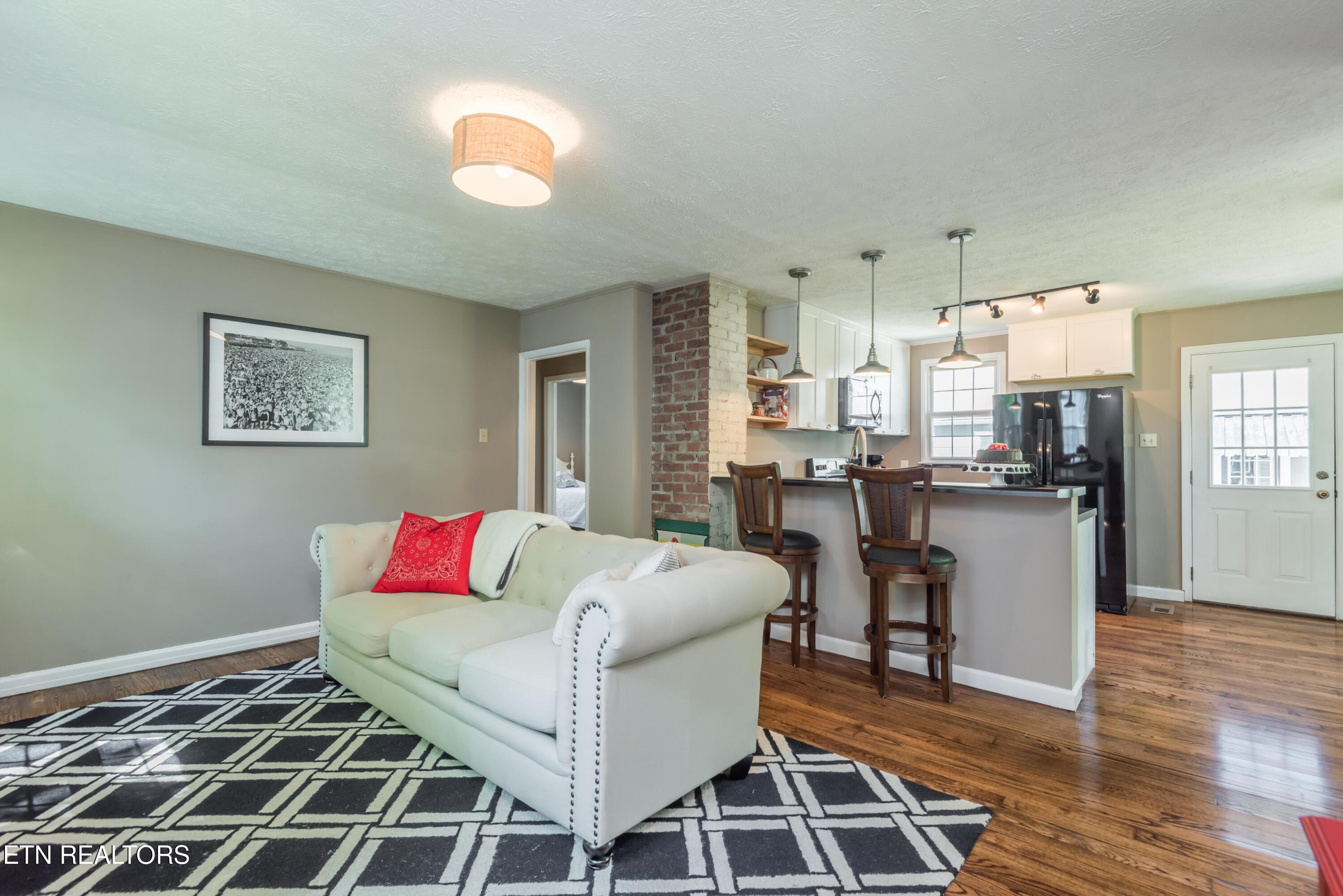 3957 Greenleaf Ave Property Photo 1