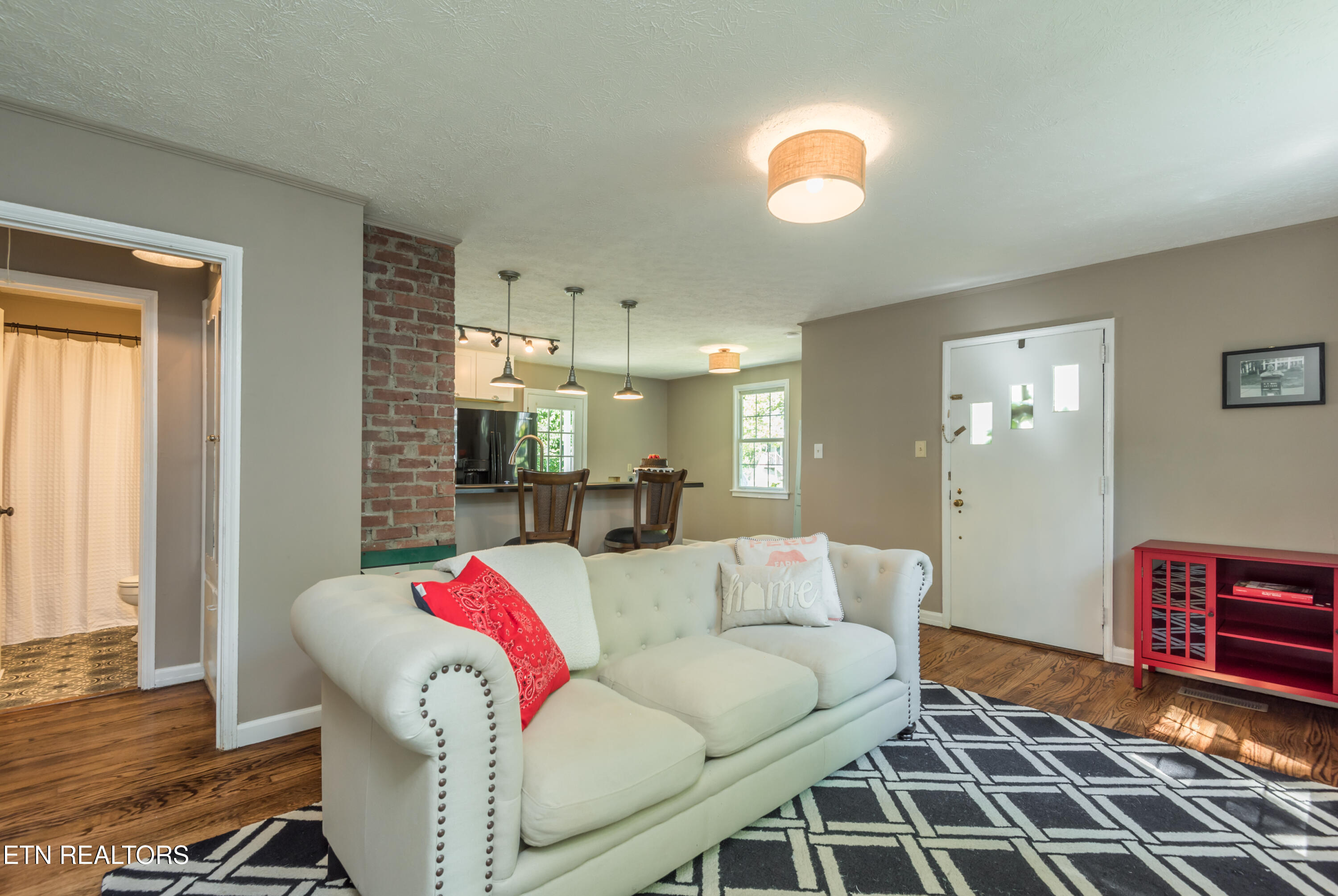 3957 Greenleaf Ave Property Photo 2