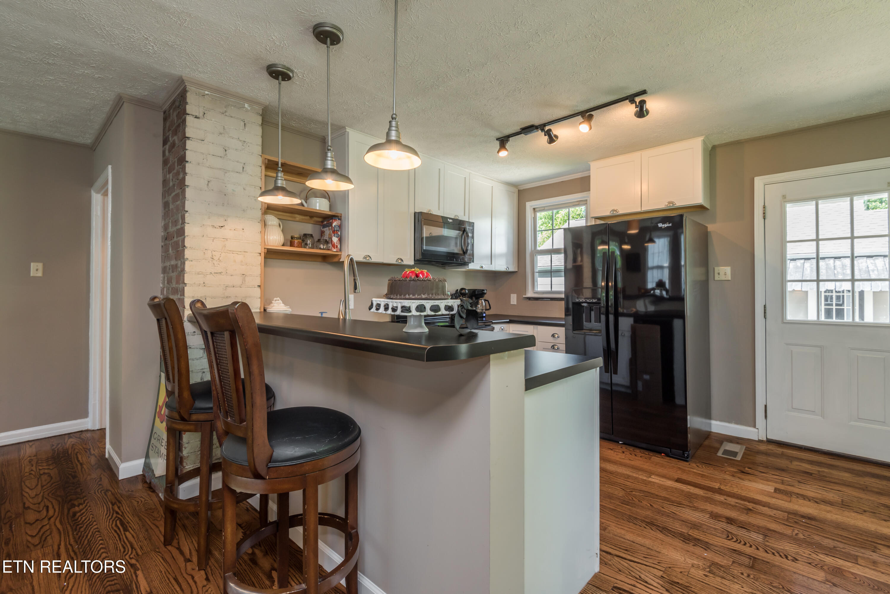 3957 Greenleaf Ave Property Photo 4