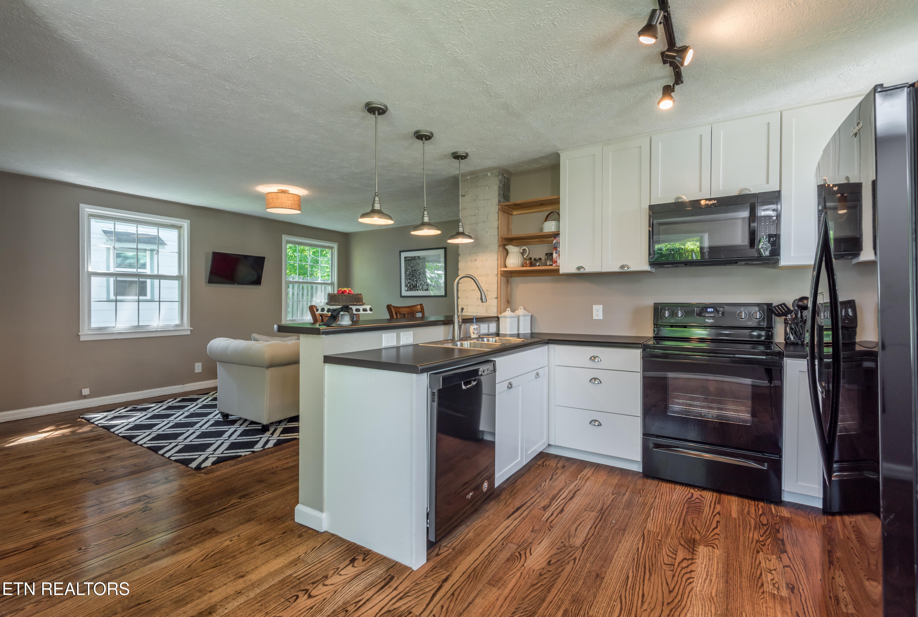 3957 Greenleaf Ave Property Photo 5