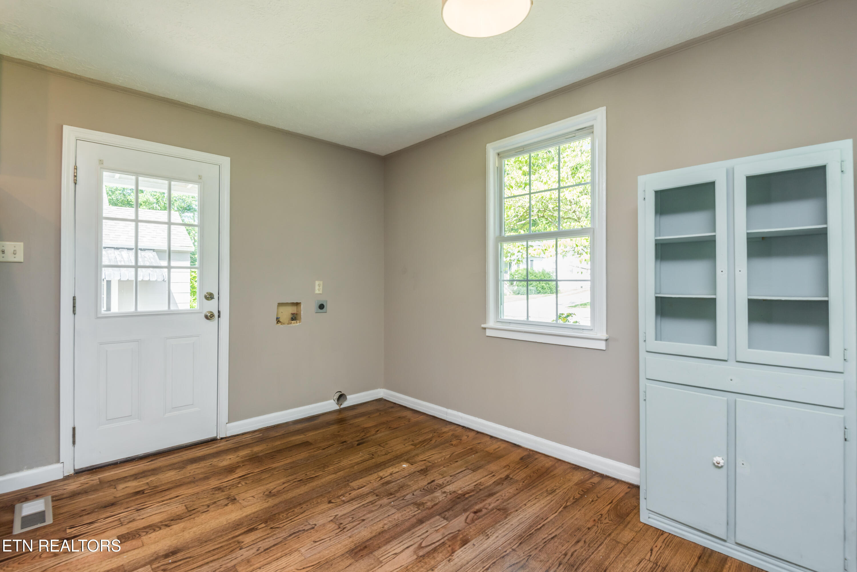 3957 Greenleaf Ave Property Photo 7