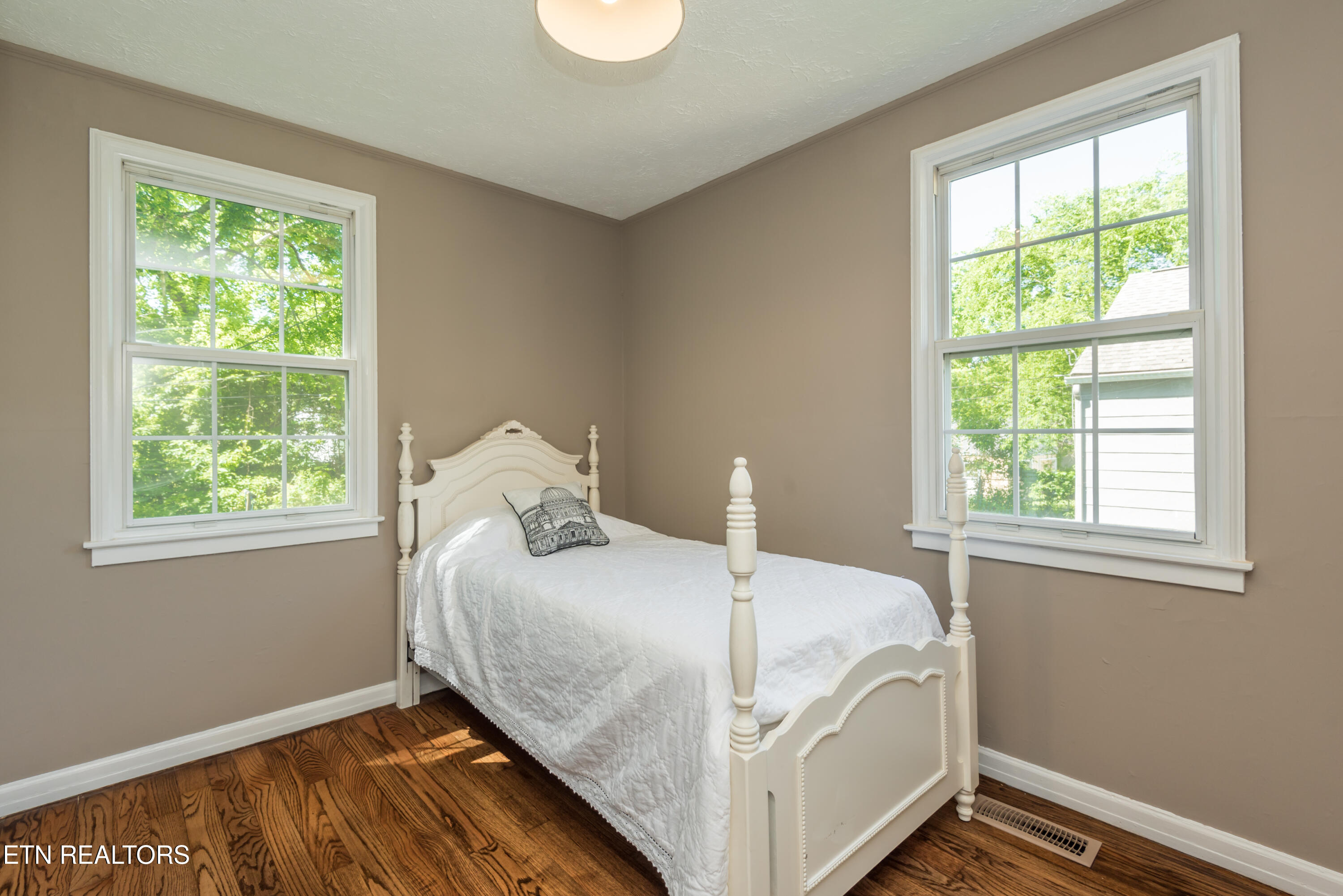 3957 Greenleaf Ave Property Photo 10