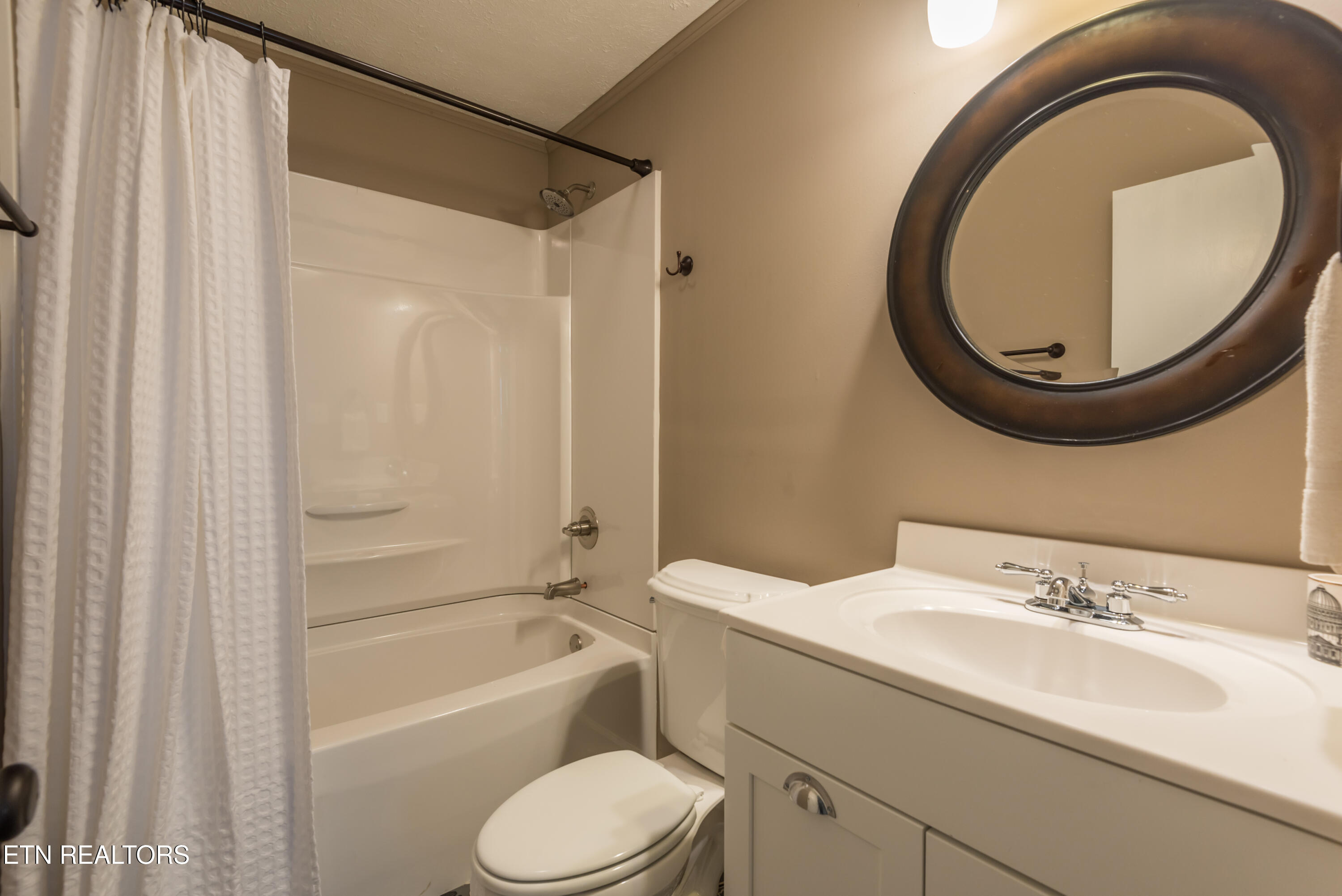 3957 Greenleaf Ave Property Photo 12