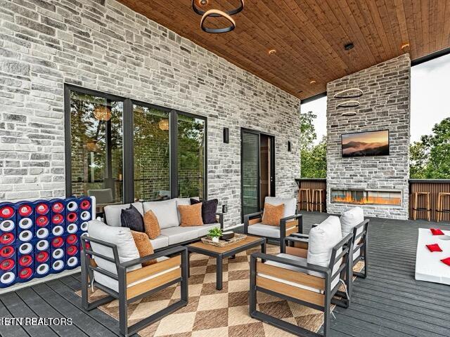 1150 Reedmont Way Property Photo 2