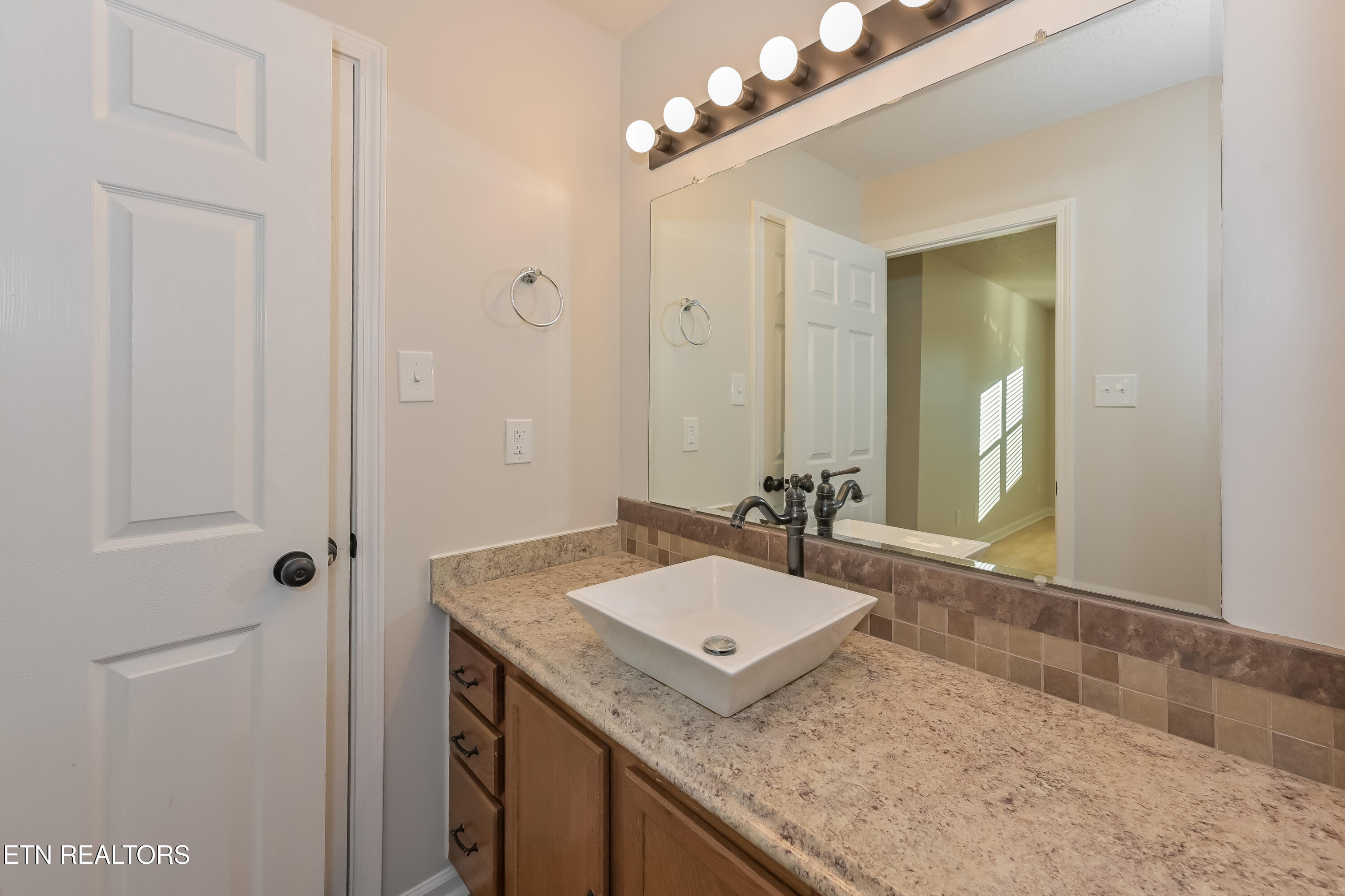 3043 Best Rd Property Photo 10