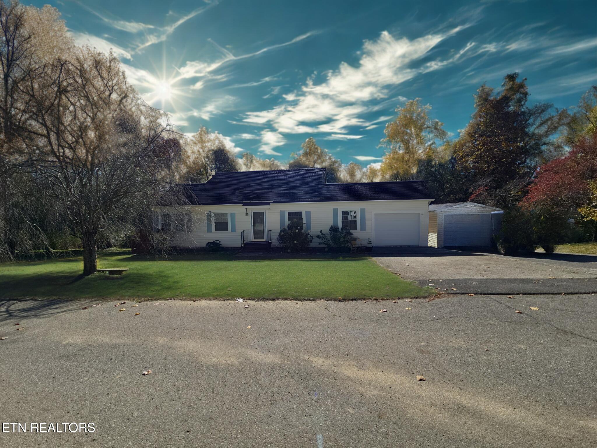 709 Southern Parkway Property Photo 2