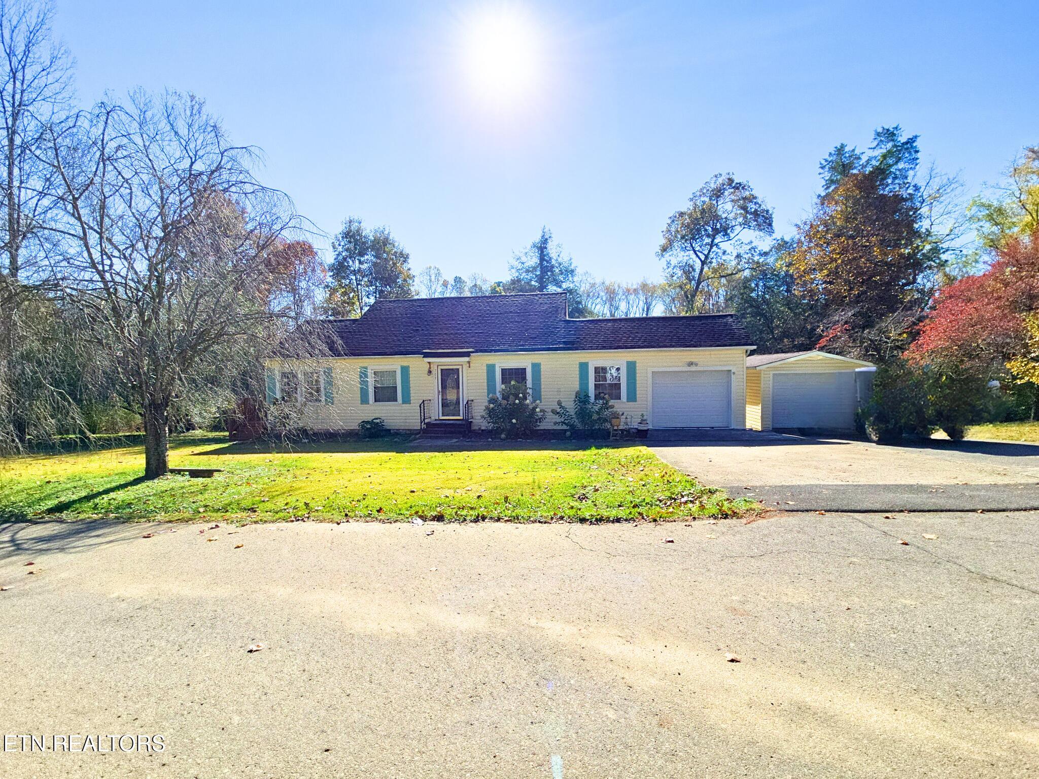 709 Southern Parkway Property Photo 3