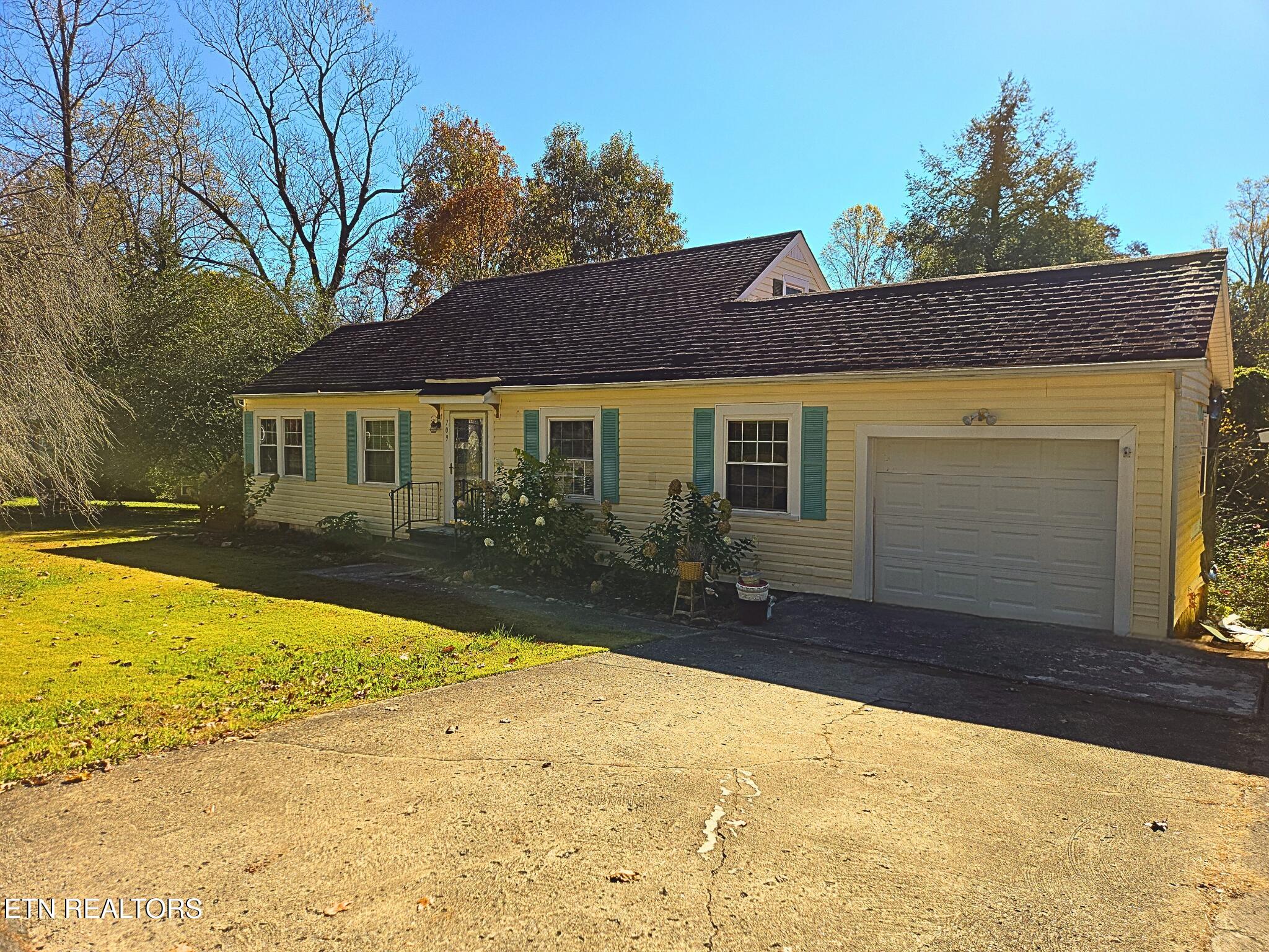 709 Southern Parkway Property Photo 4