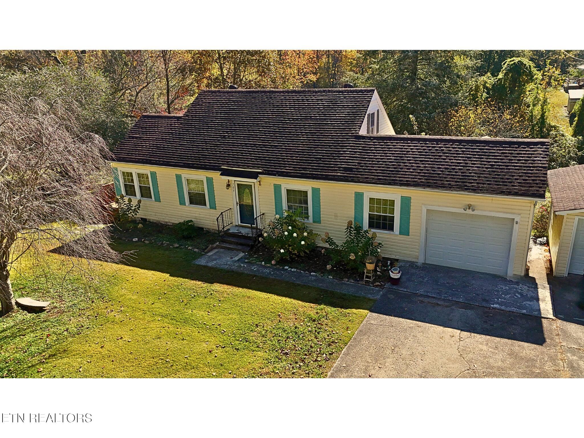 709 Southern Parkway Property Photo 5