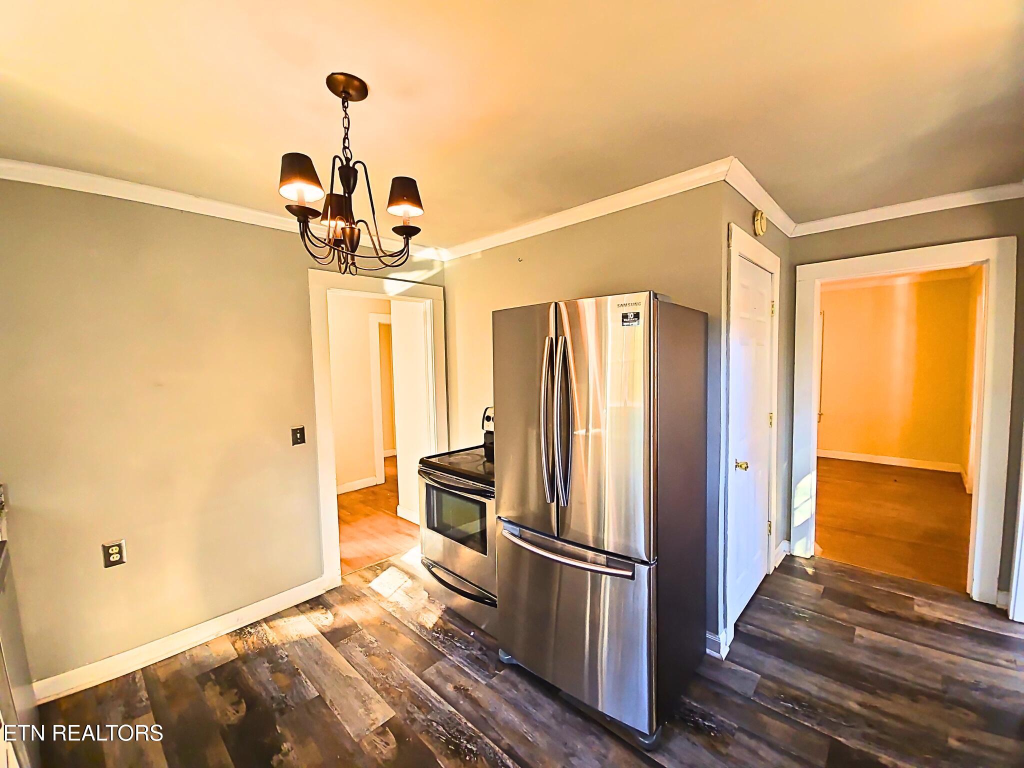 709 Southern Parkway Property Photo 16