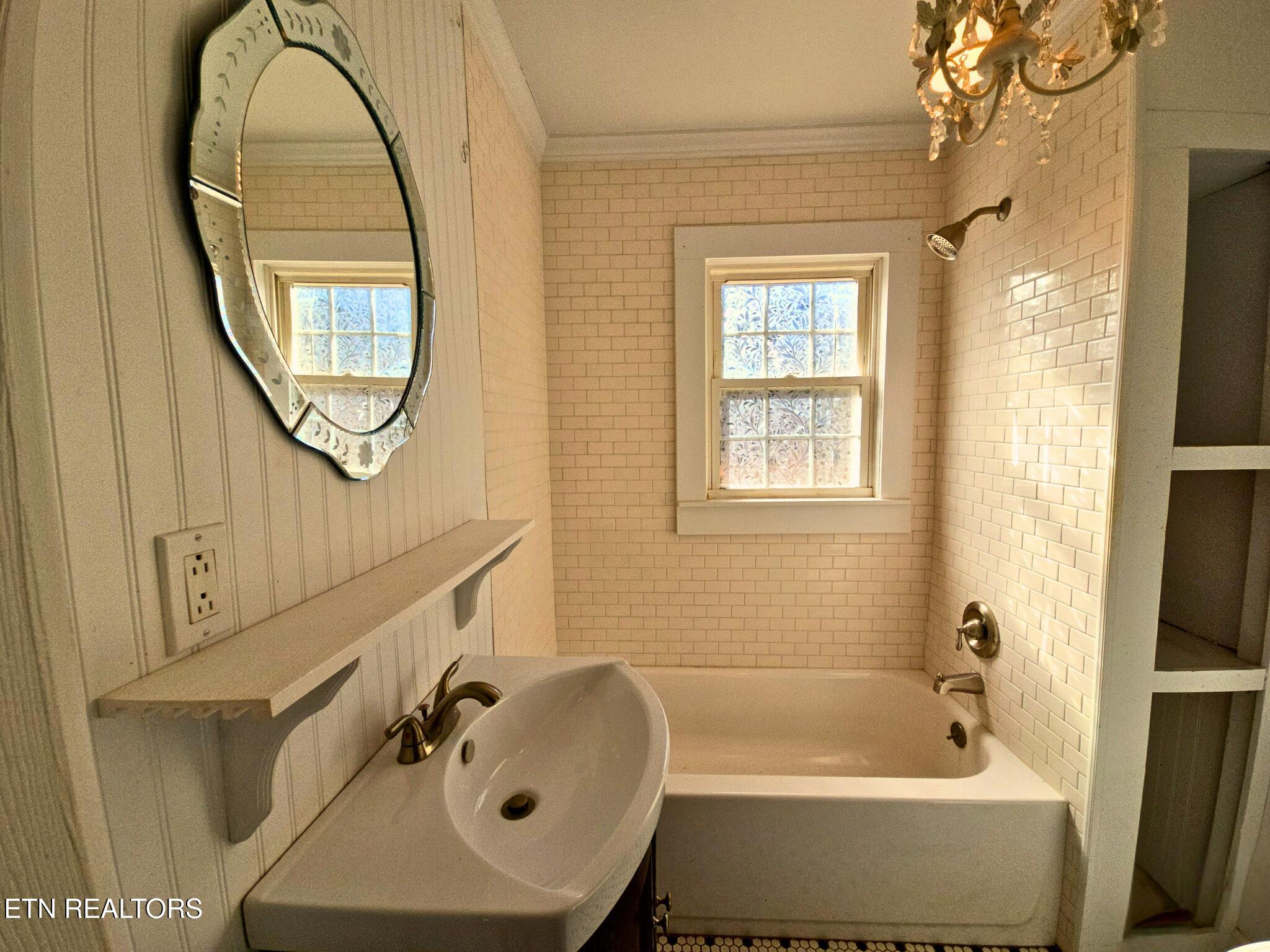 709 Southern Parkway Property Photo 18