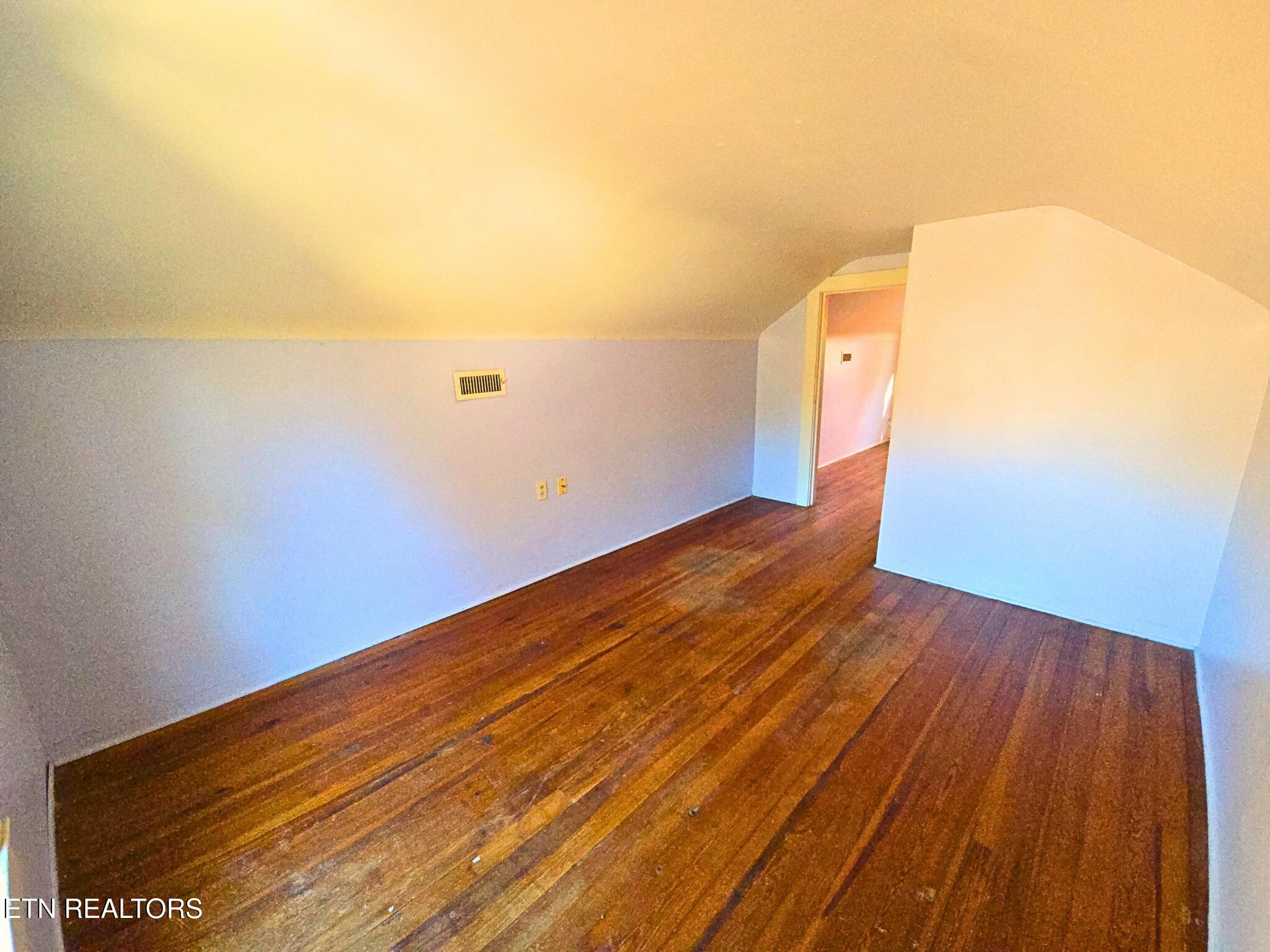 709 Southern Parkway Property Photo 34