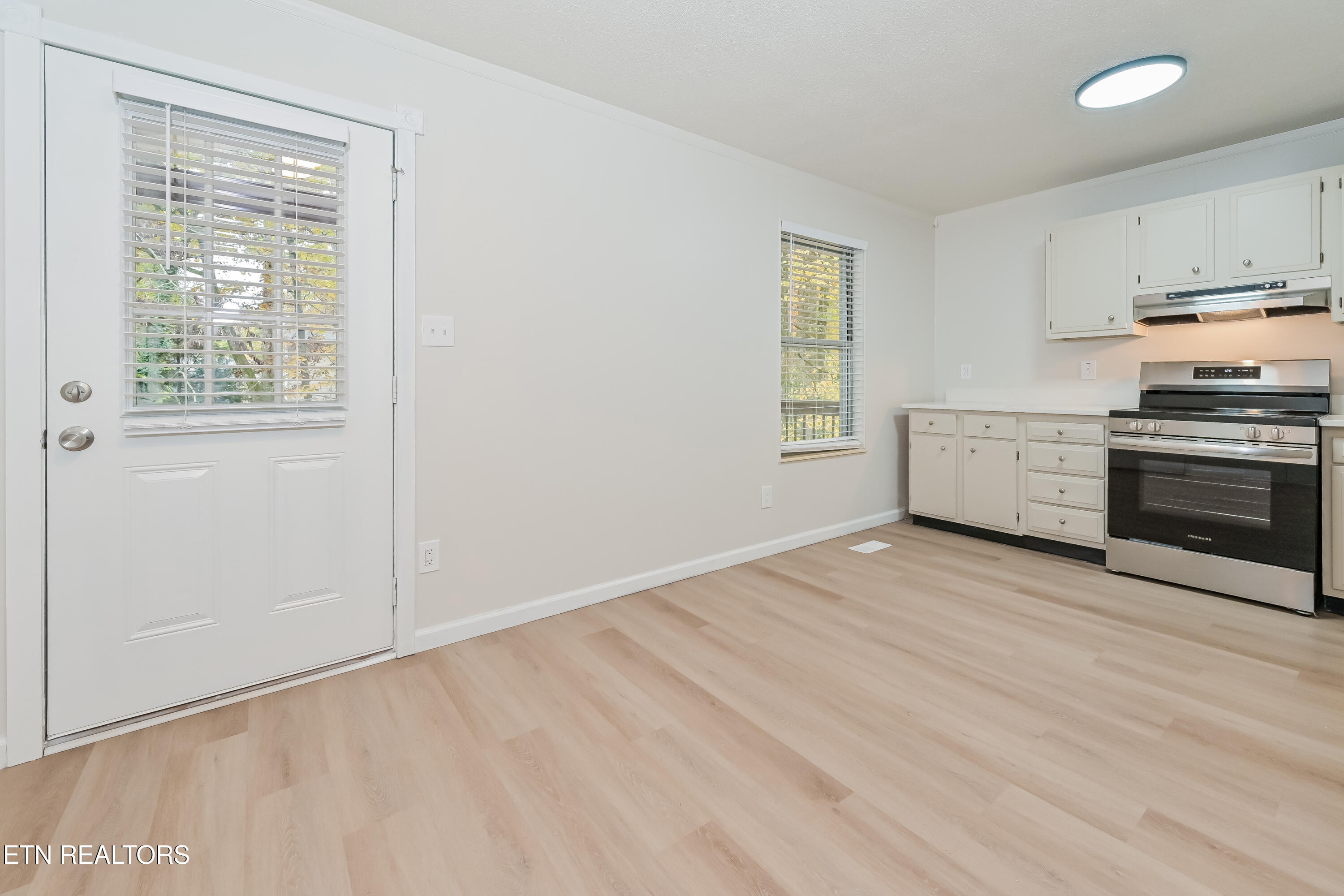 5622 Burbury Lane Property Photo 3