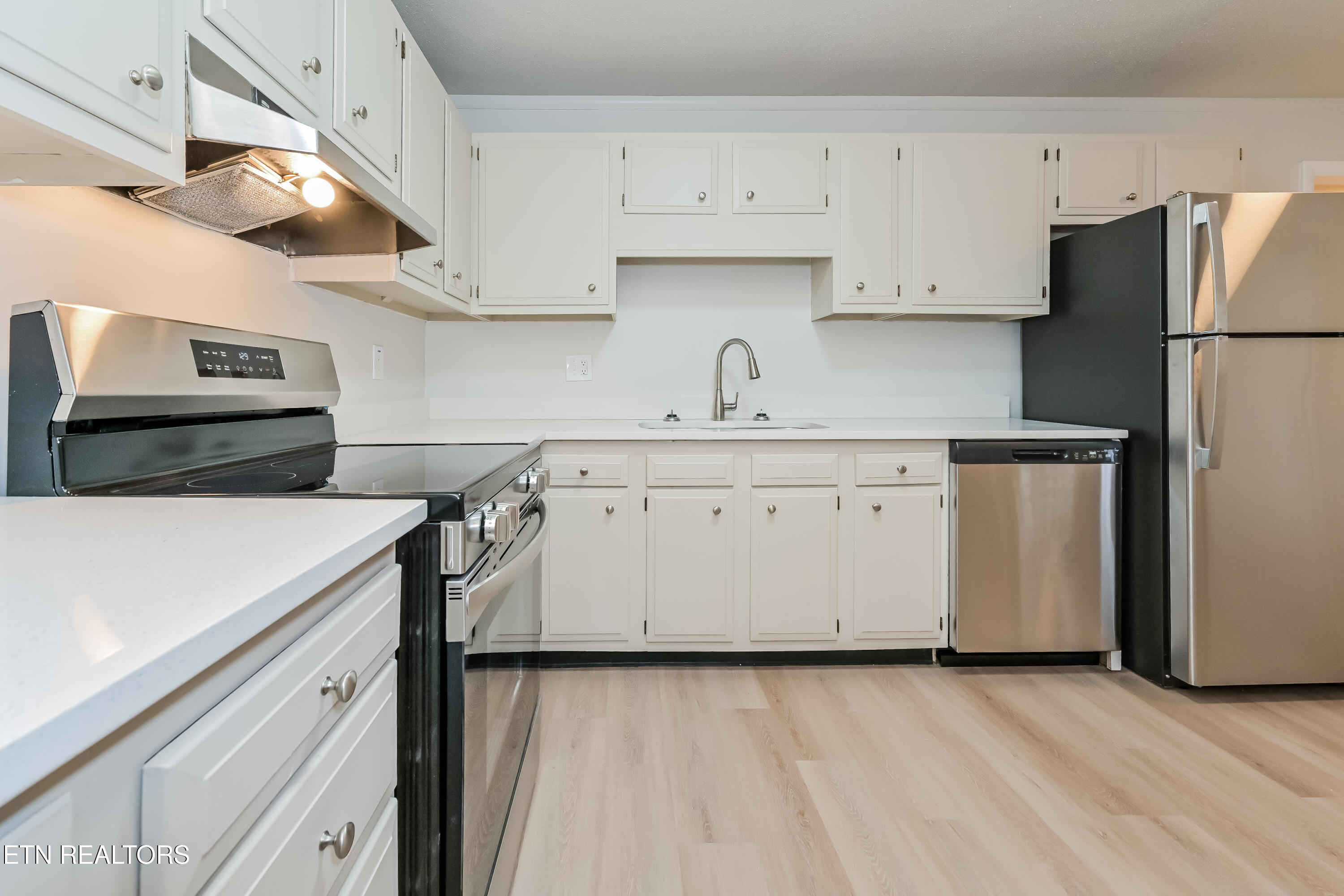 5622 Burbury Lane Property Photo 4