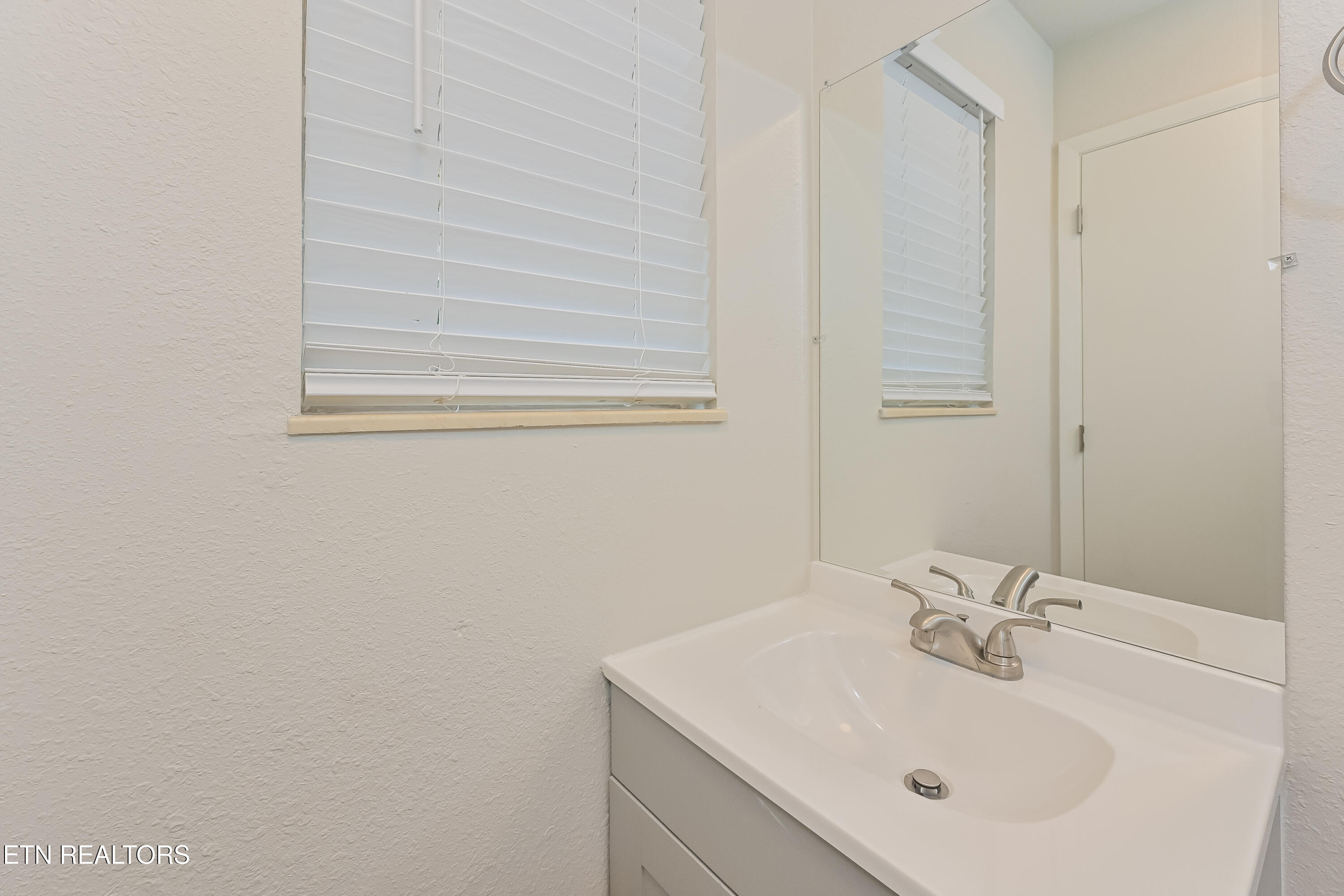 5622 Burbury Lane Property Photo 6