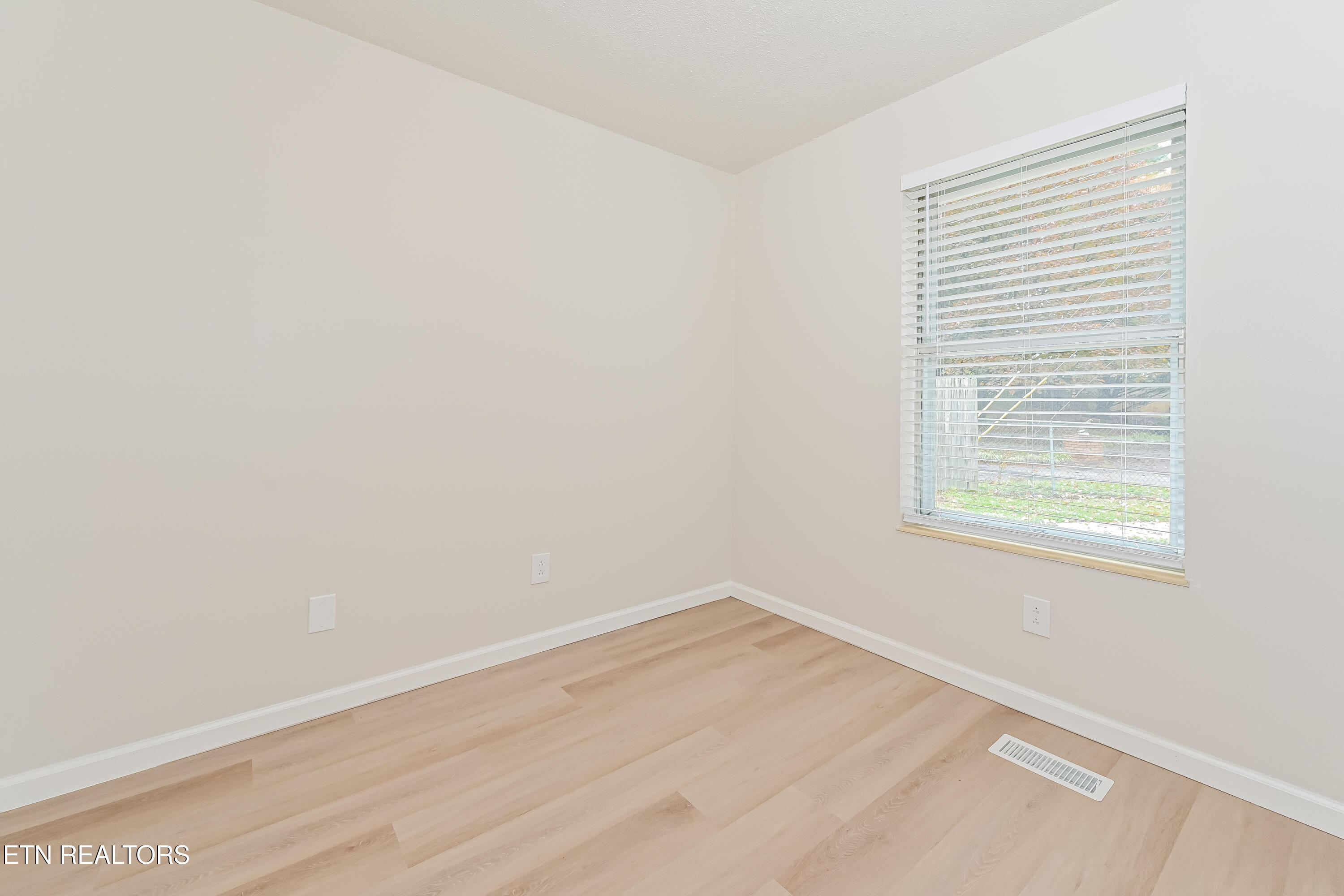 5622 Burbury Lane Property Photo 7