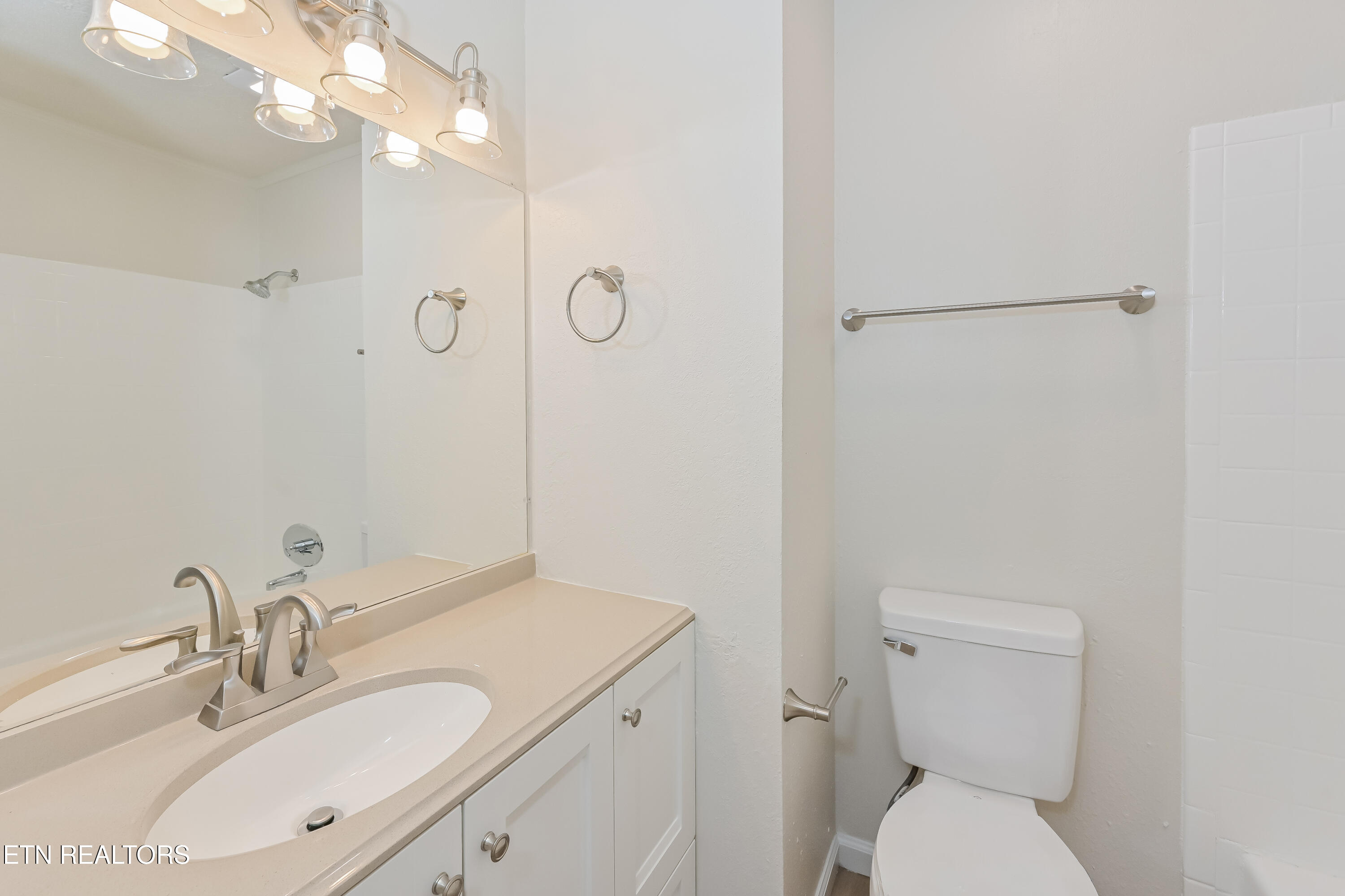 5622 Burbury Lane Property Photo 10