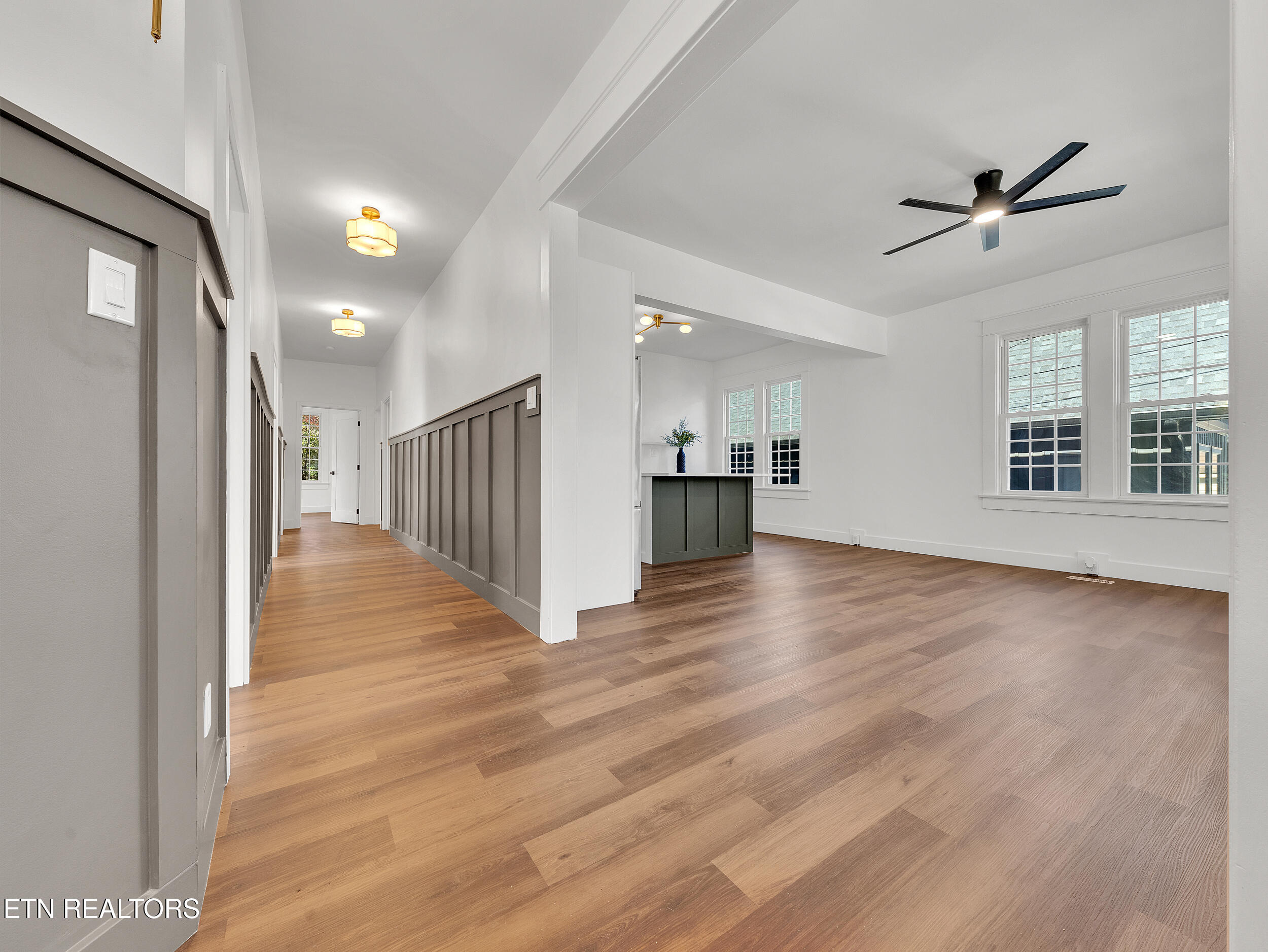 2219 Lincoln St Property Photo 4