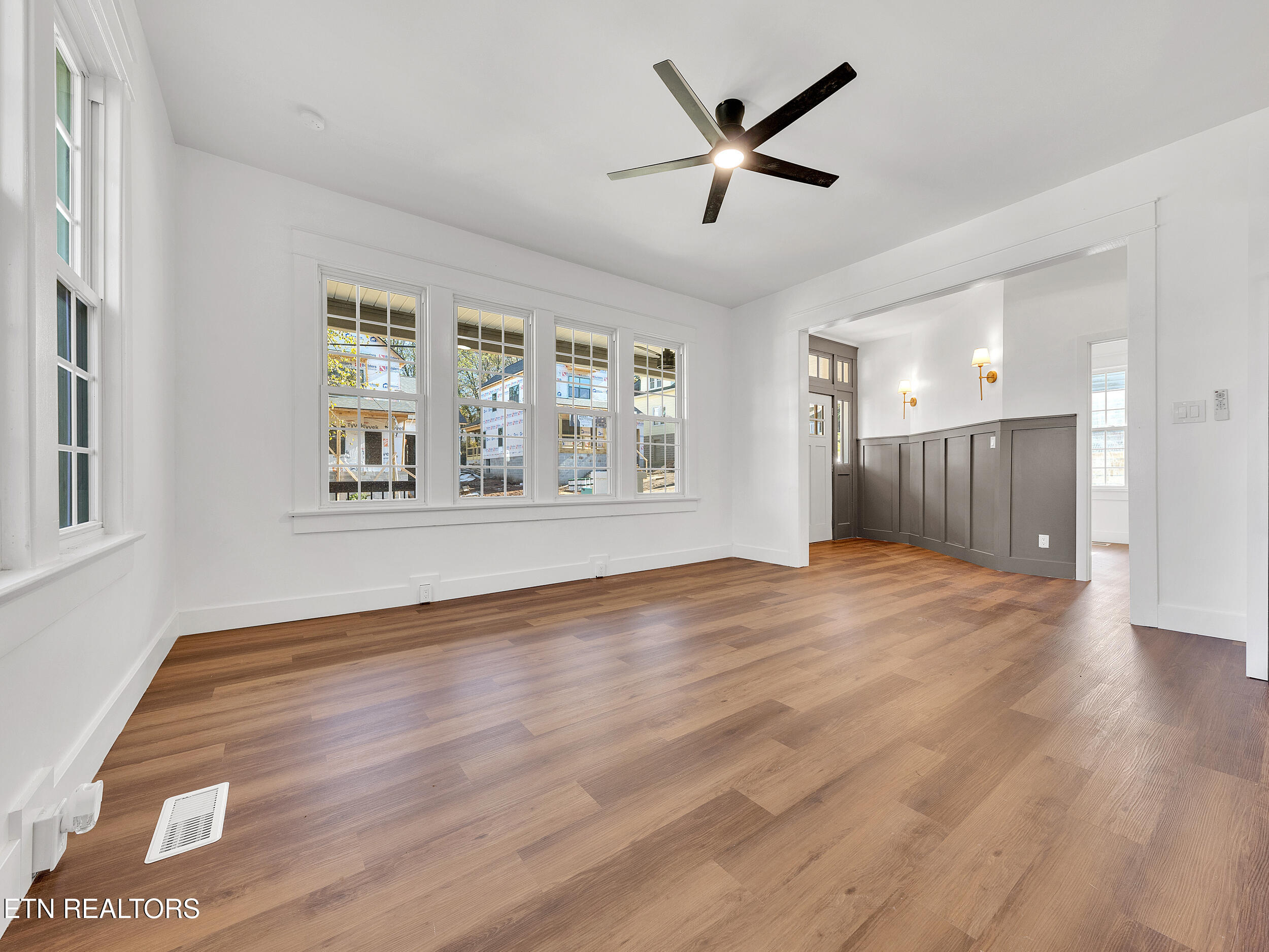 2219 Lincoln St Property Photo 5