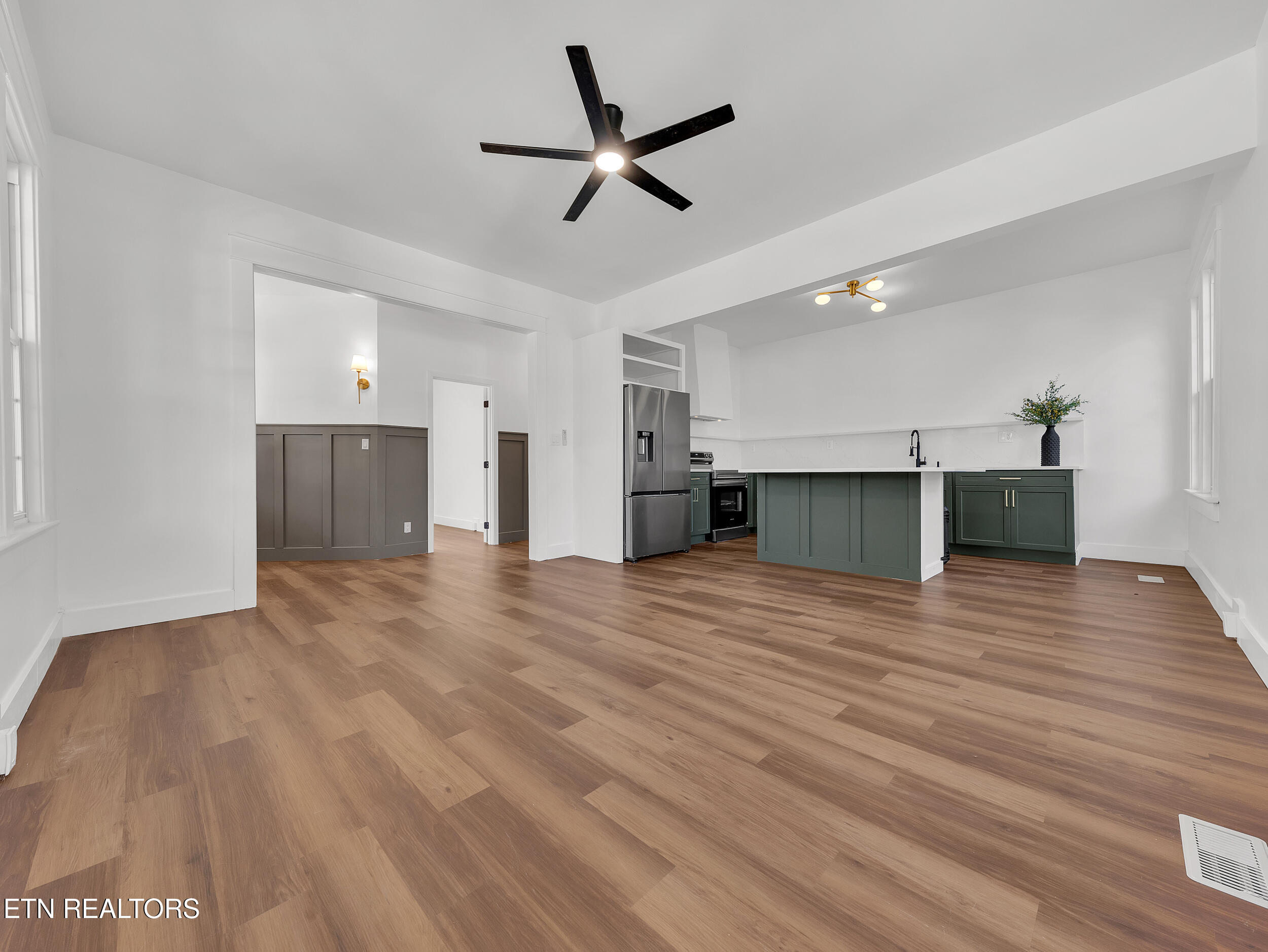 2219 Lincoln St Property Photo 6