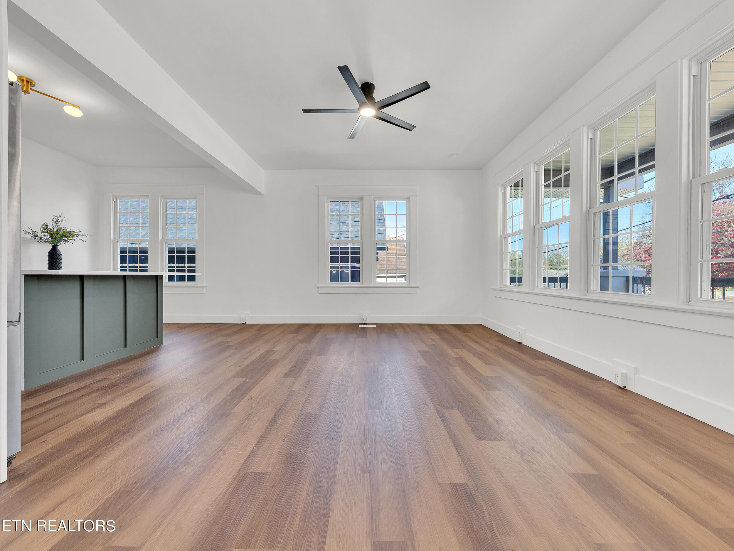 2219 Lincoln St Property Photo 7