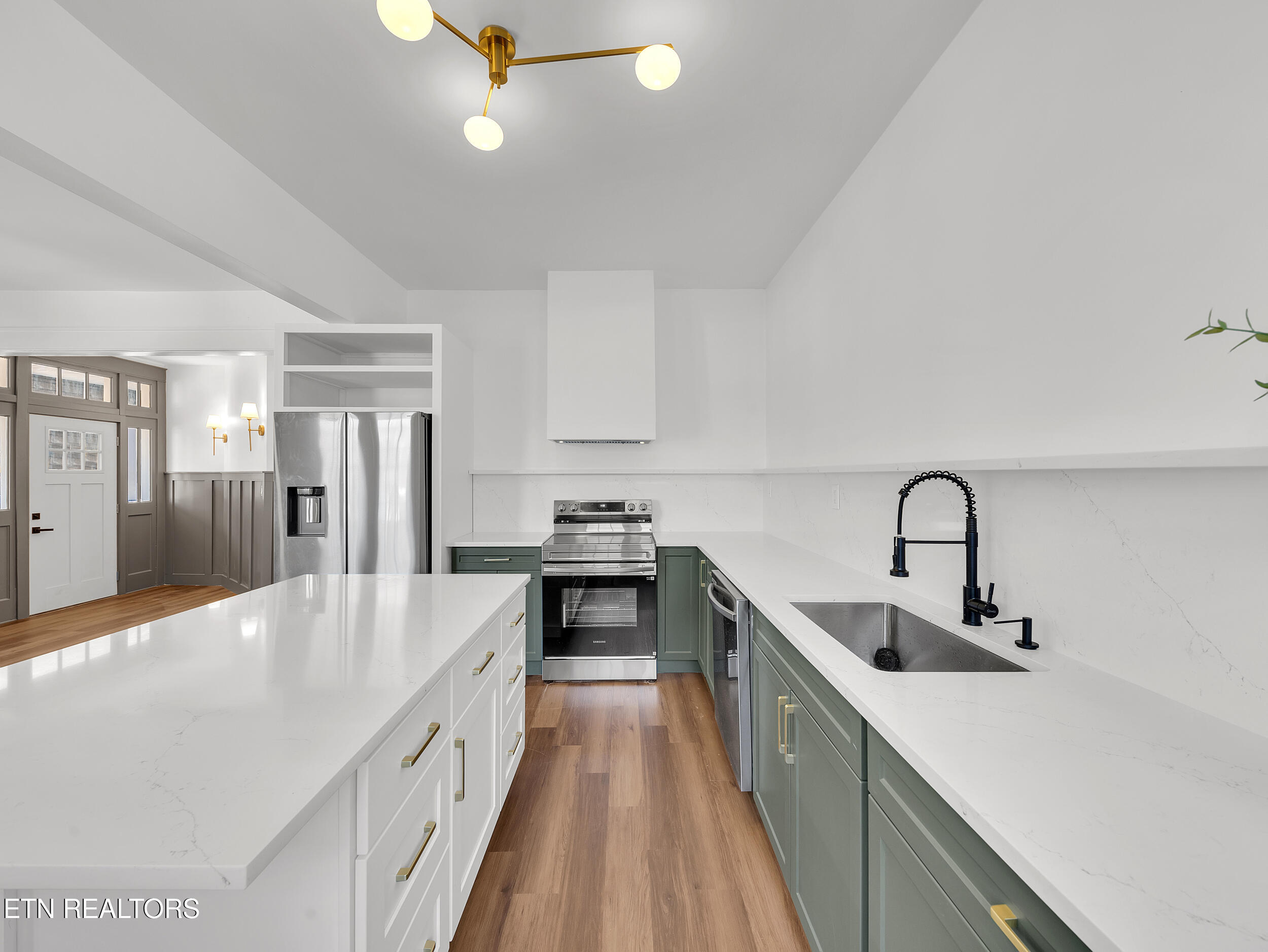 2219 Lincoln St Property Photo 10