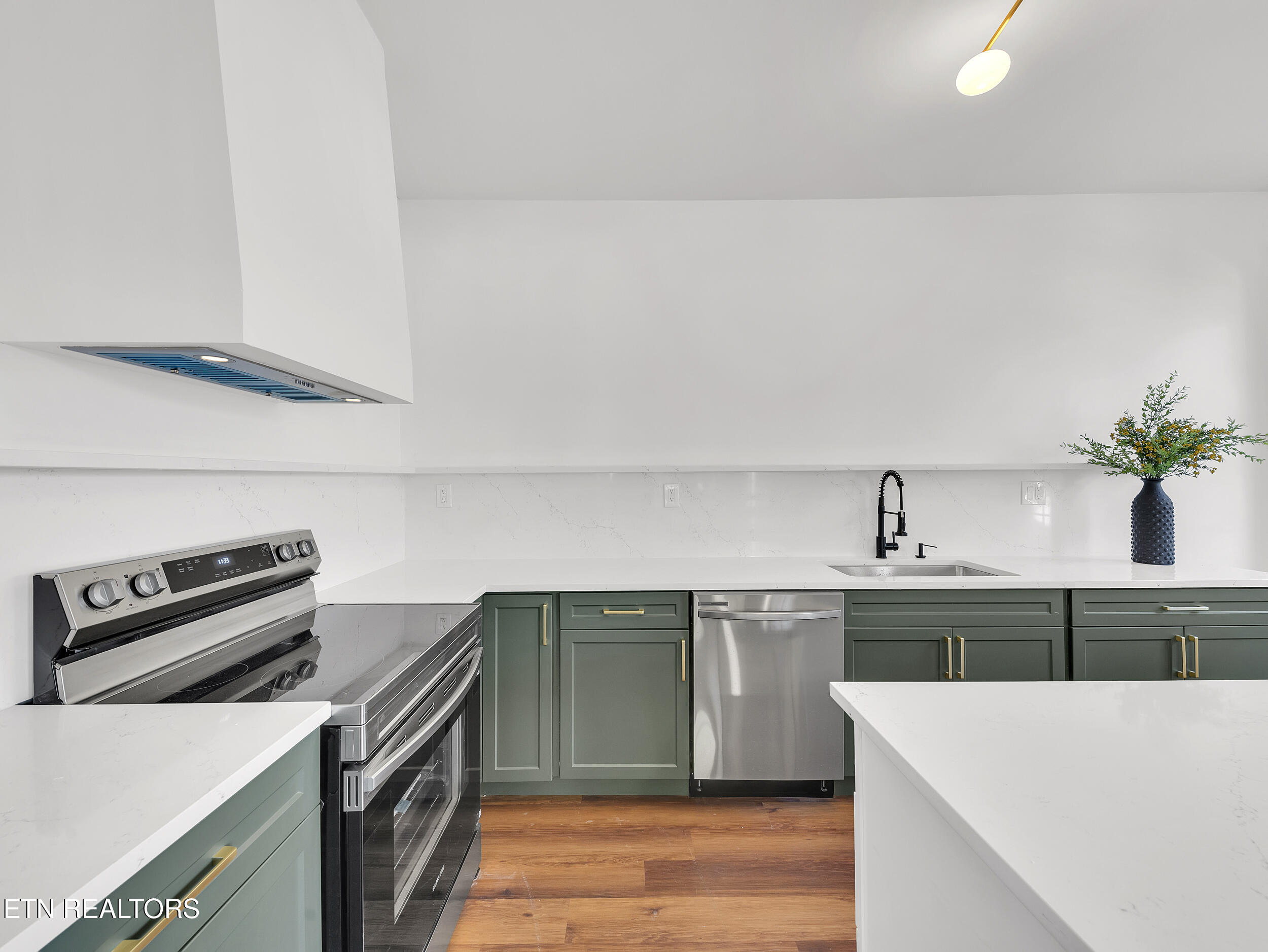 2219 Lincoln St Property Photo 11