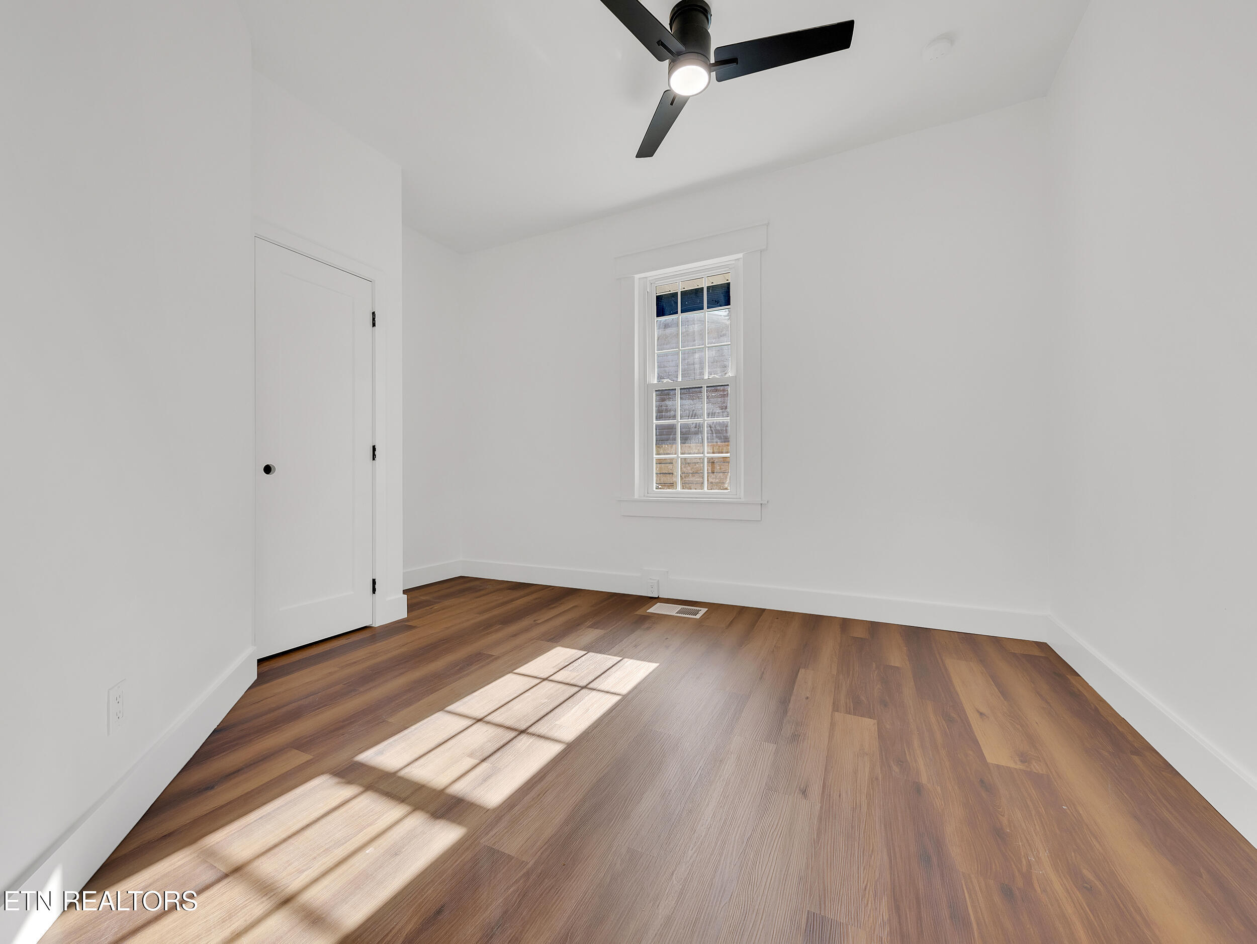 2219 Lincoln St Property Photo 12