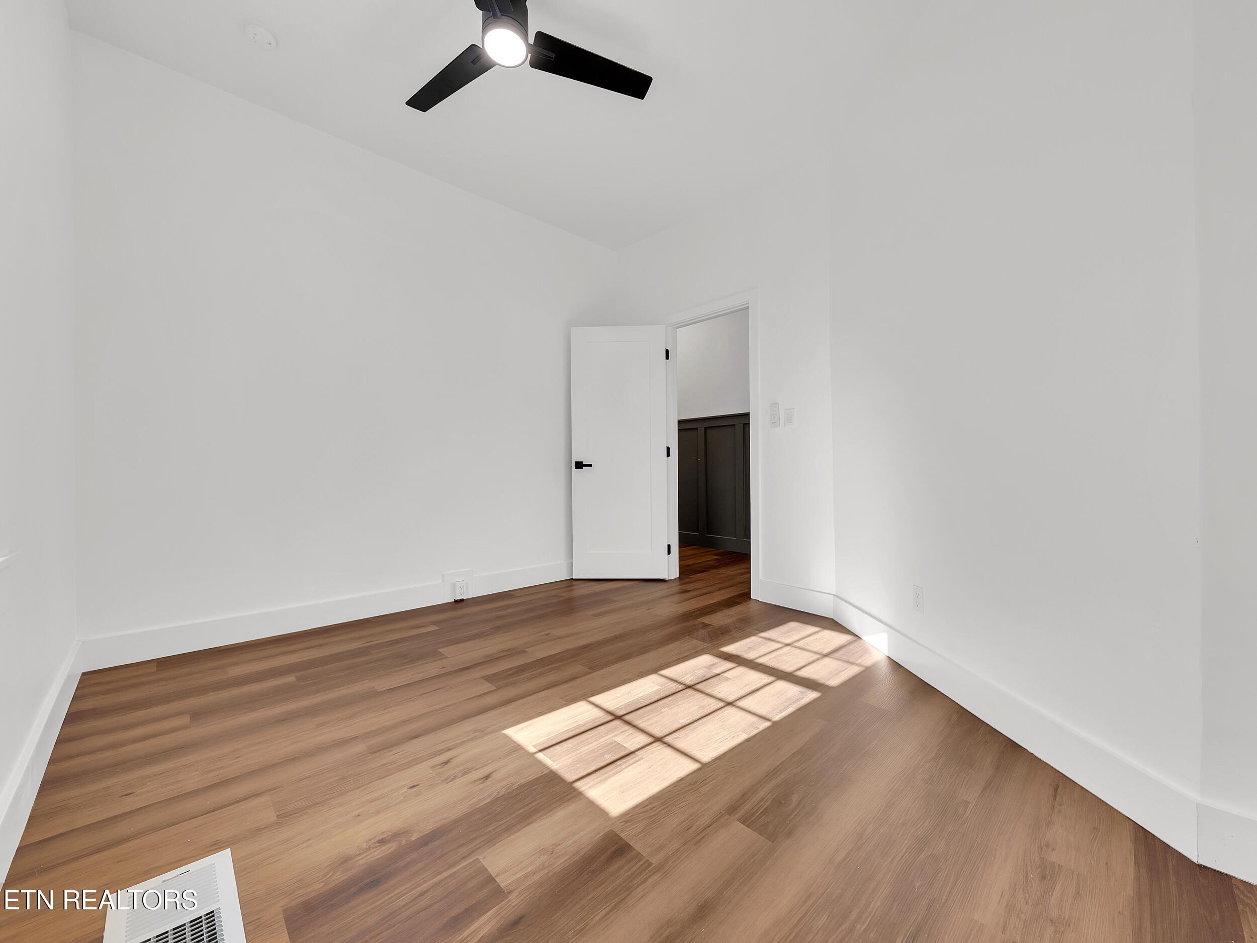 2219 Lincoln St Property Photo 14