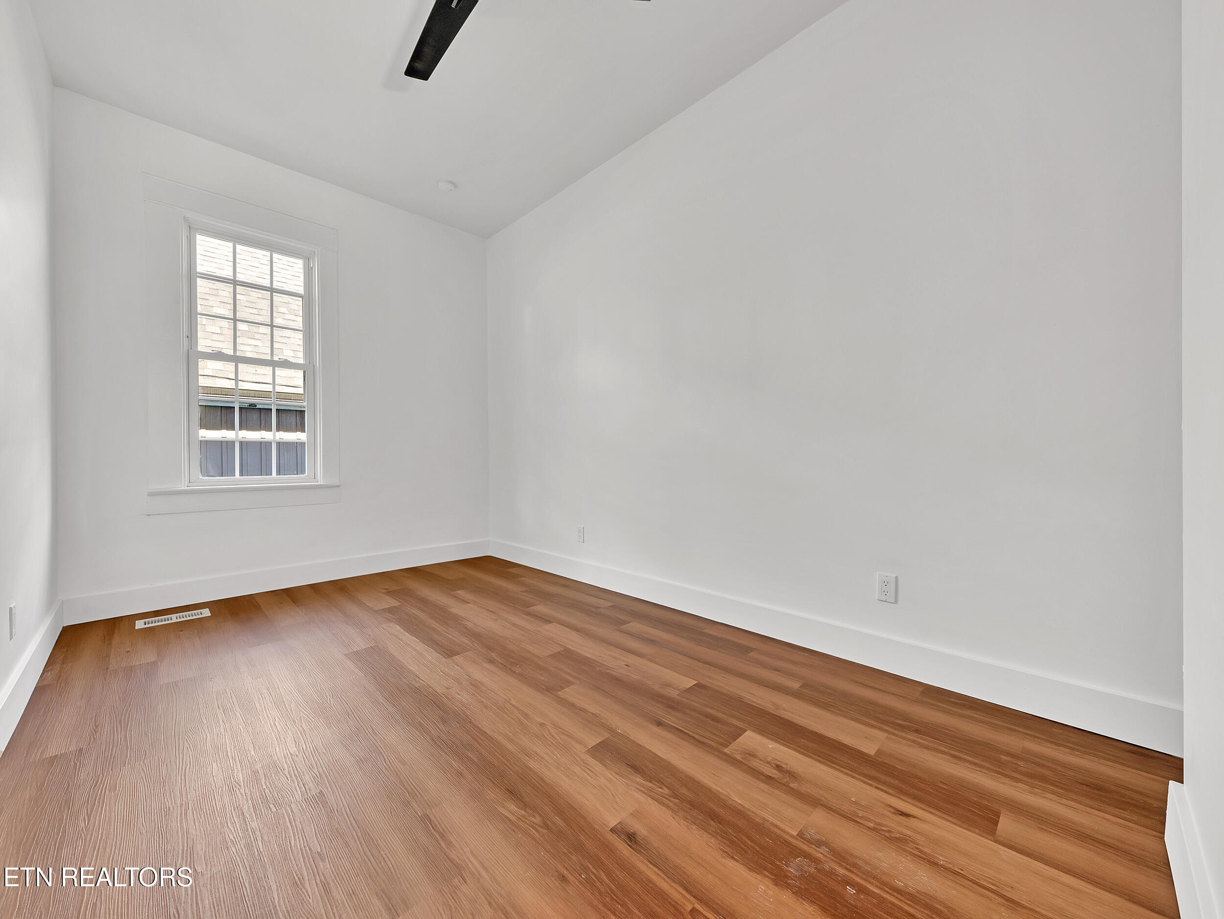 2219 Lincoln St Property Photo 16