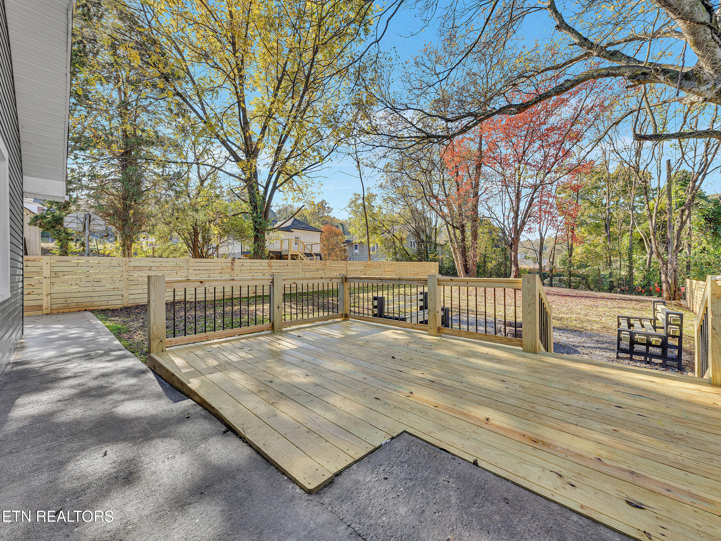 2219 Lincoln St Property Photo 27