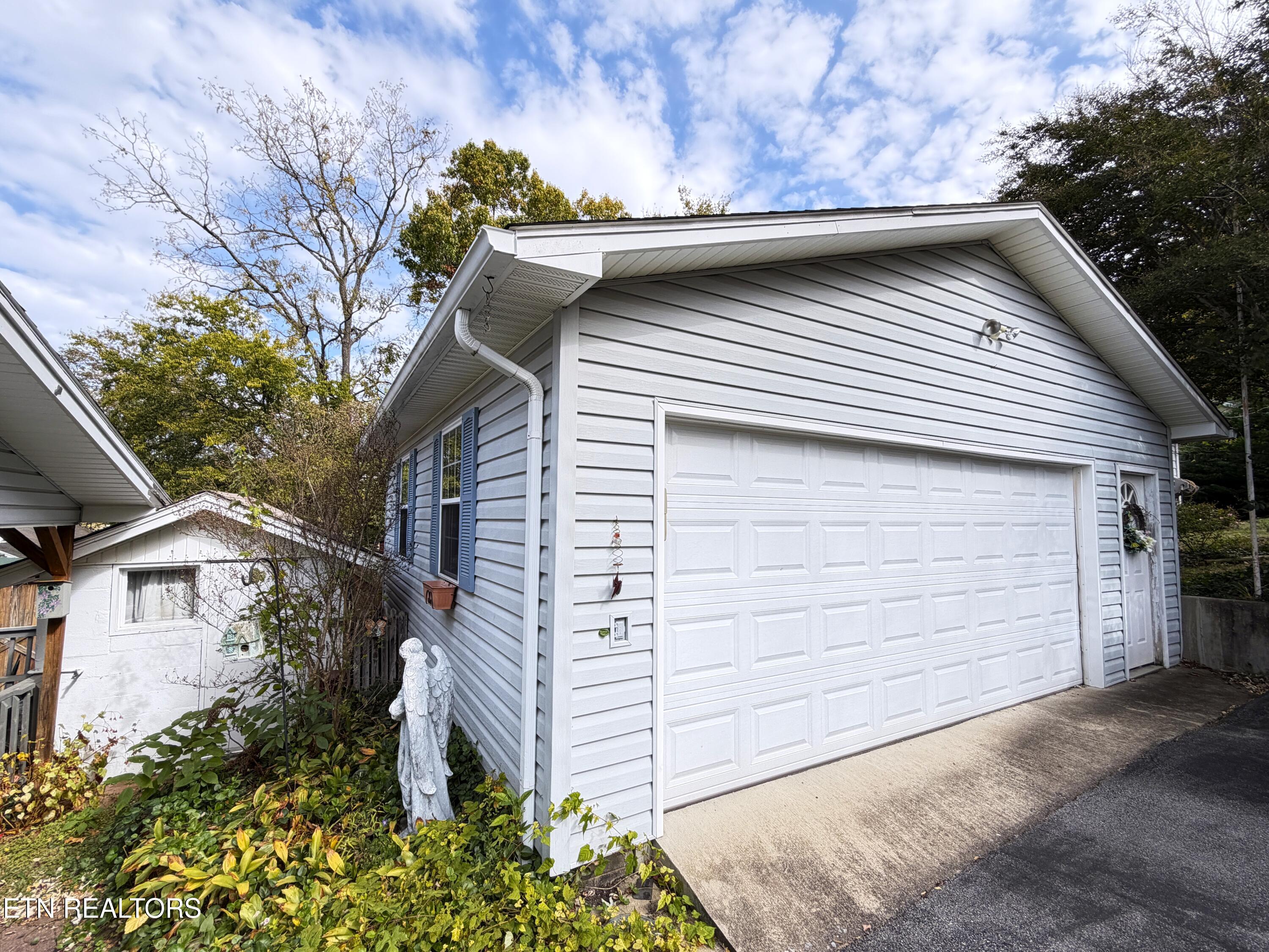 115 S Sunset St Property Photo 4