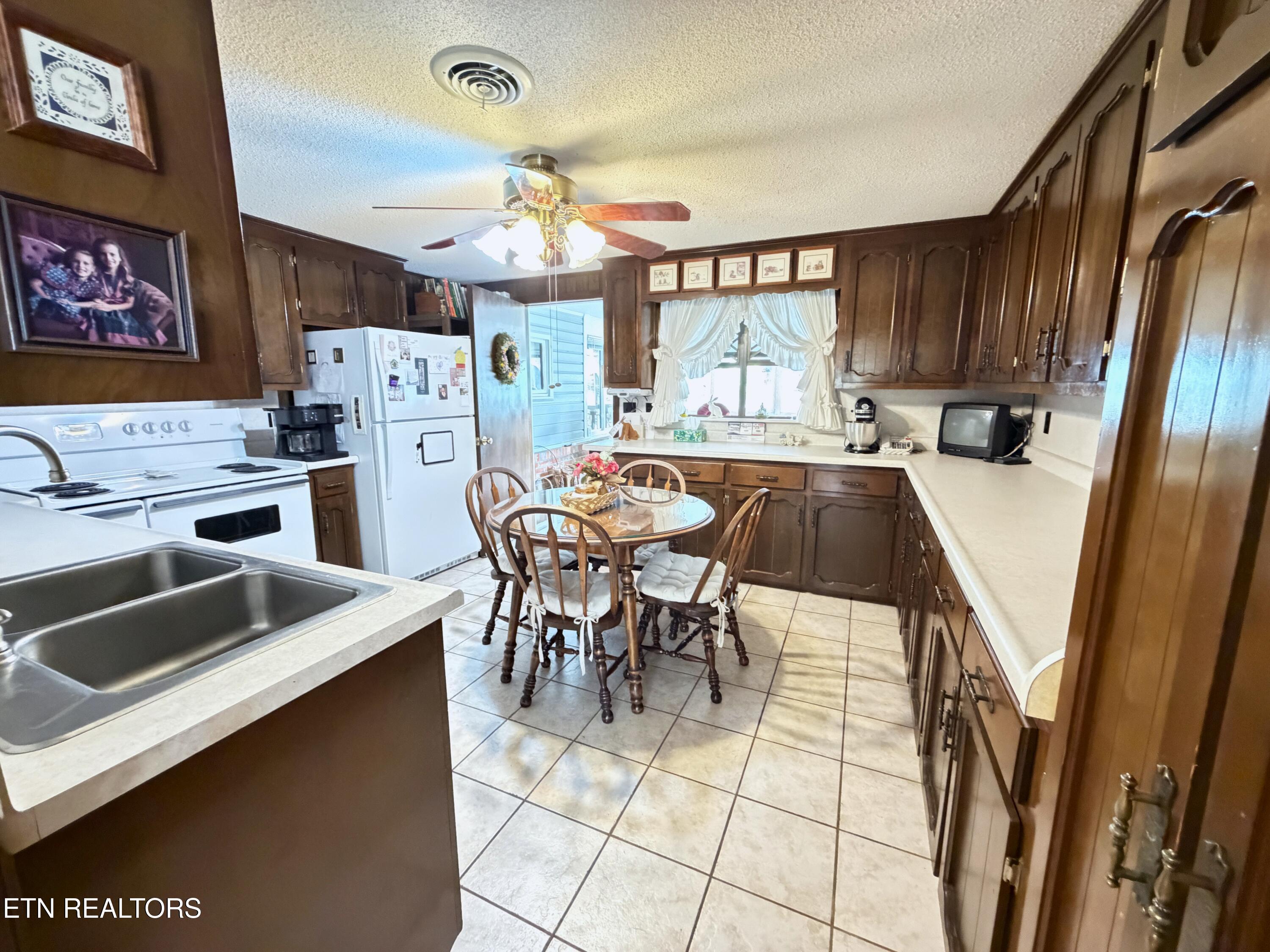 115 S Sunset St Property Photo 10