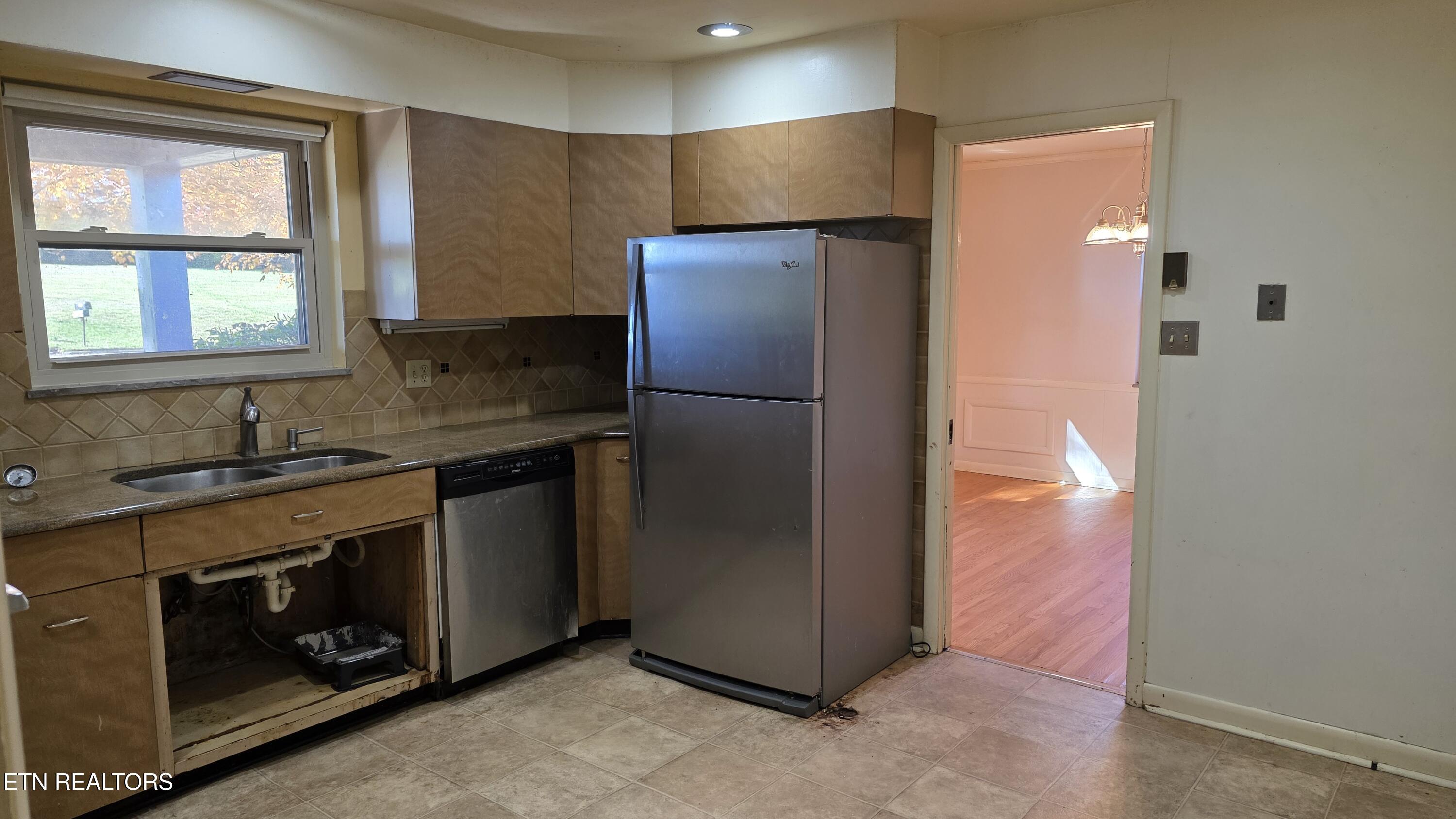 200 Suburban Rd Property Photo 9