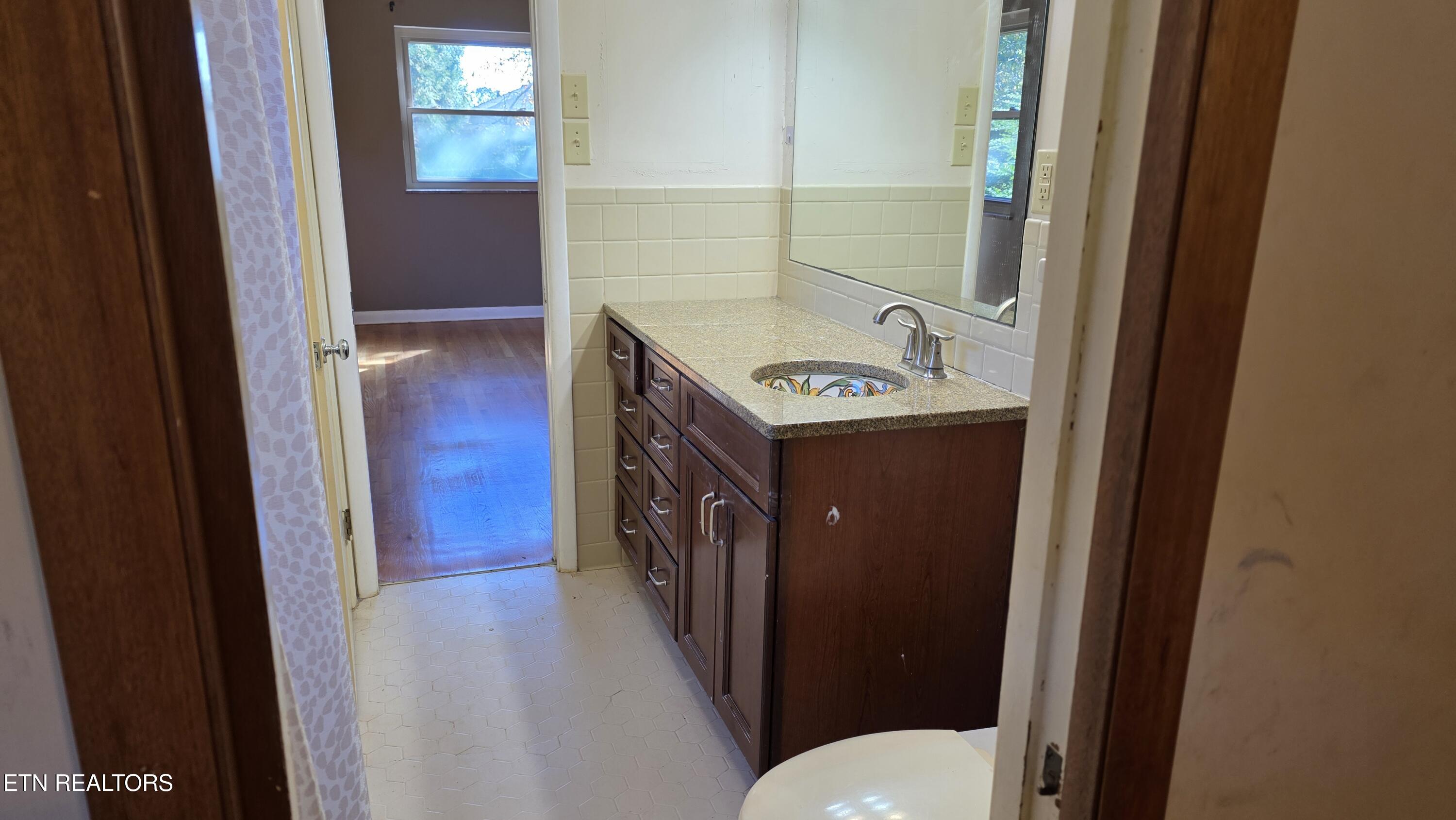 200 Suburban Rd Property Photo 16