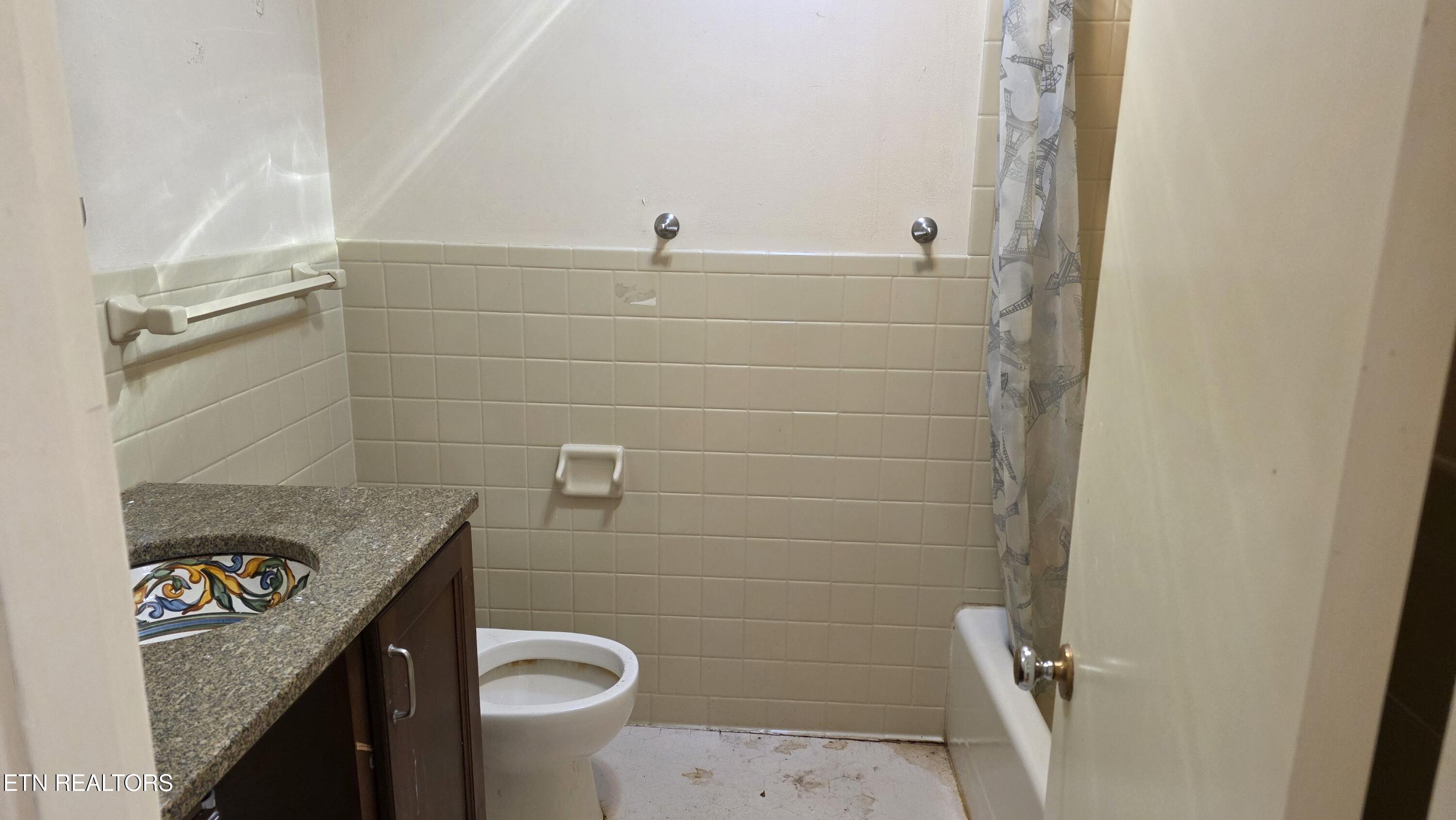 200 Suburban Rd Property Photo 19