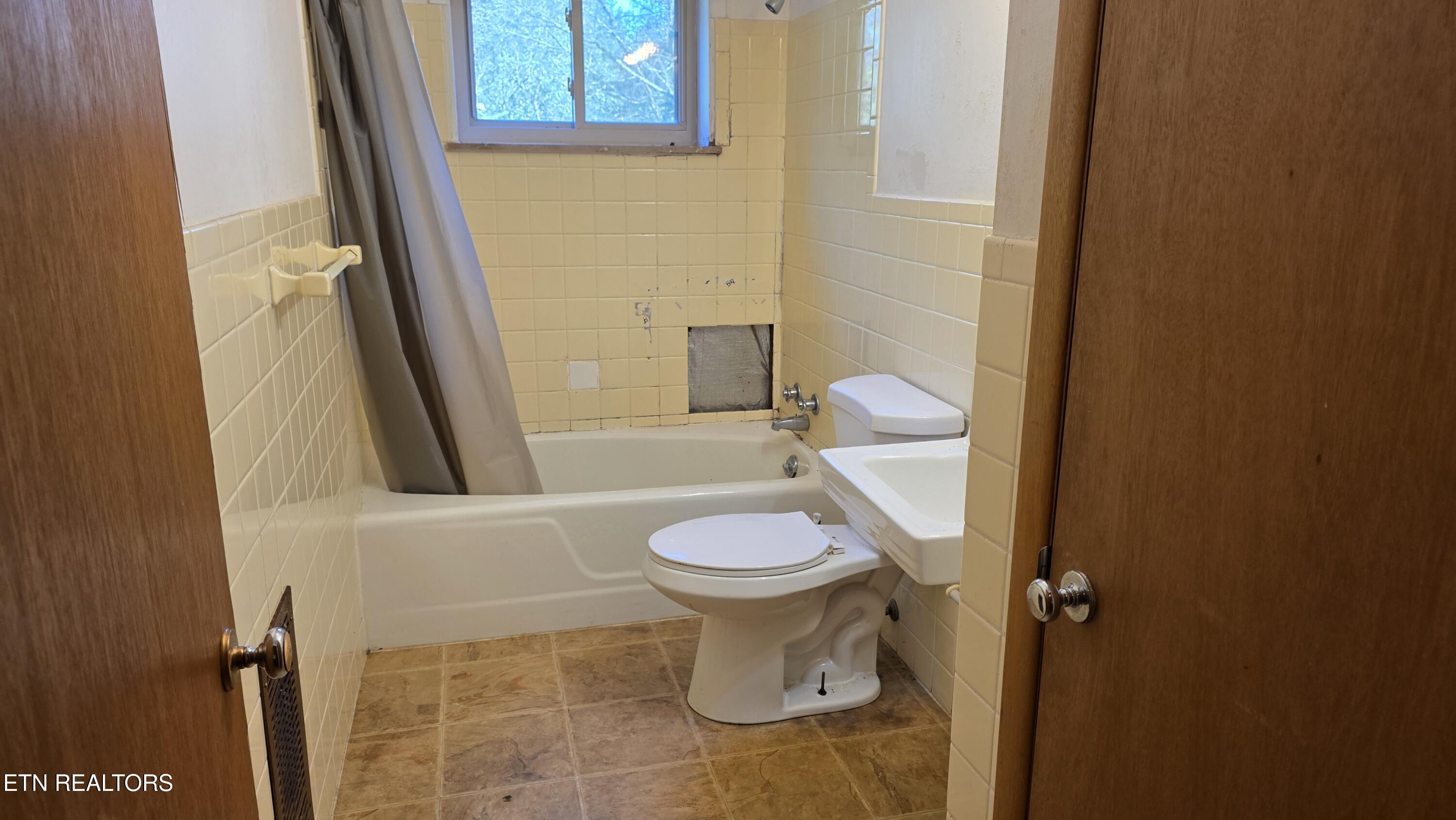 200 Suburban Rd Property Photo 26