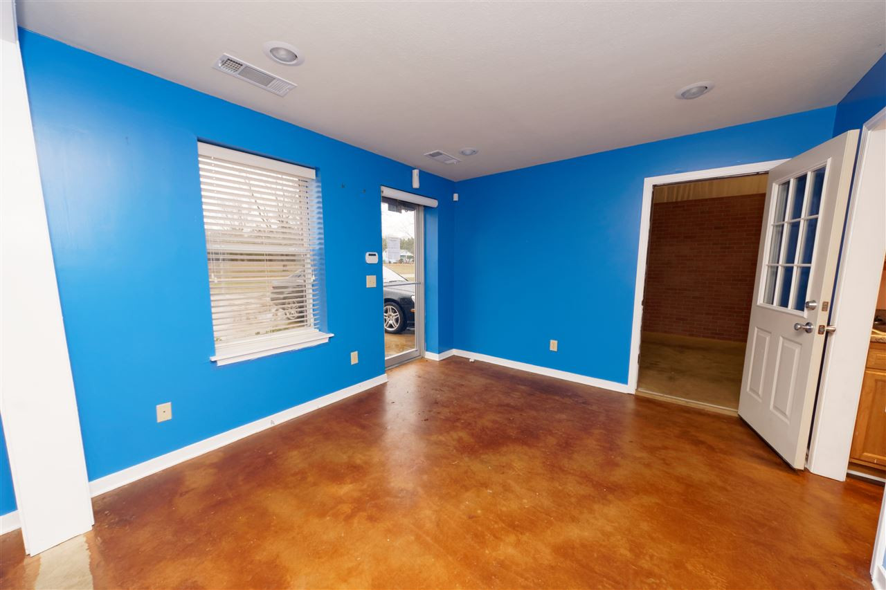 905 W Northside Drive Property Photo 3