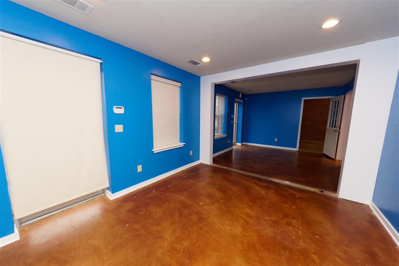 905 W Northside Drive Property Photo 4