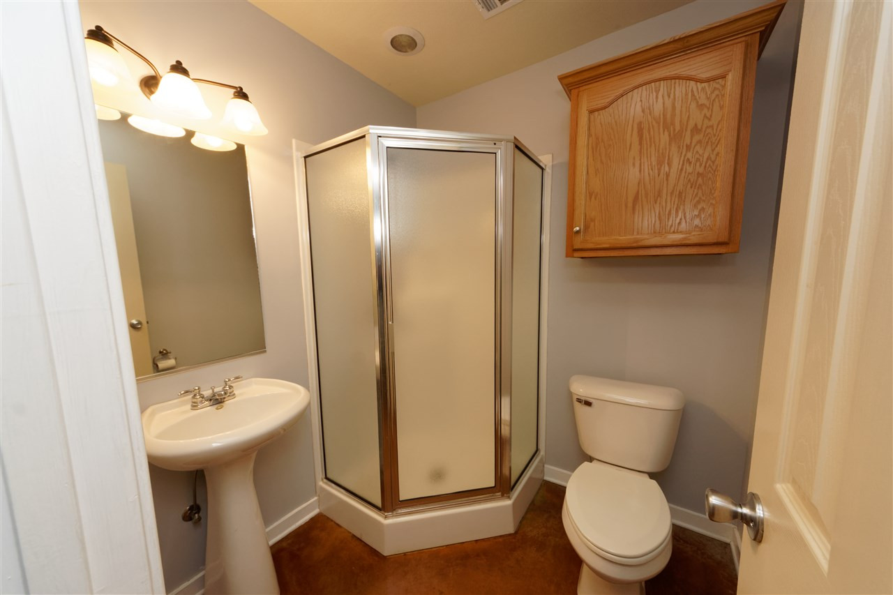 905 W Northside Drive Property Photo 9