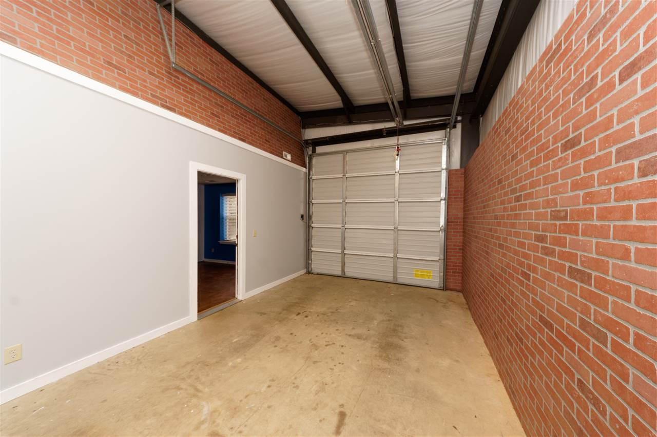 905 W Northside Drive Property Photo 11