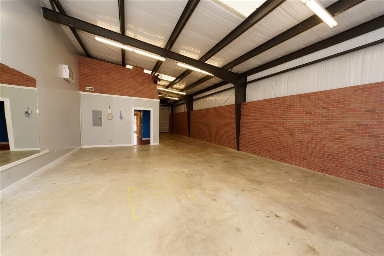 905 W Northside Drive Property Photo 12