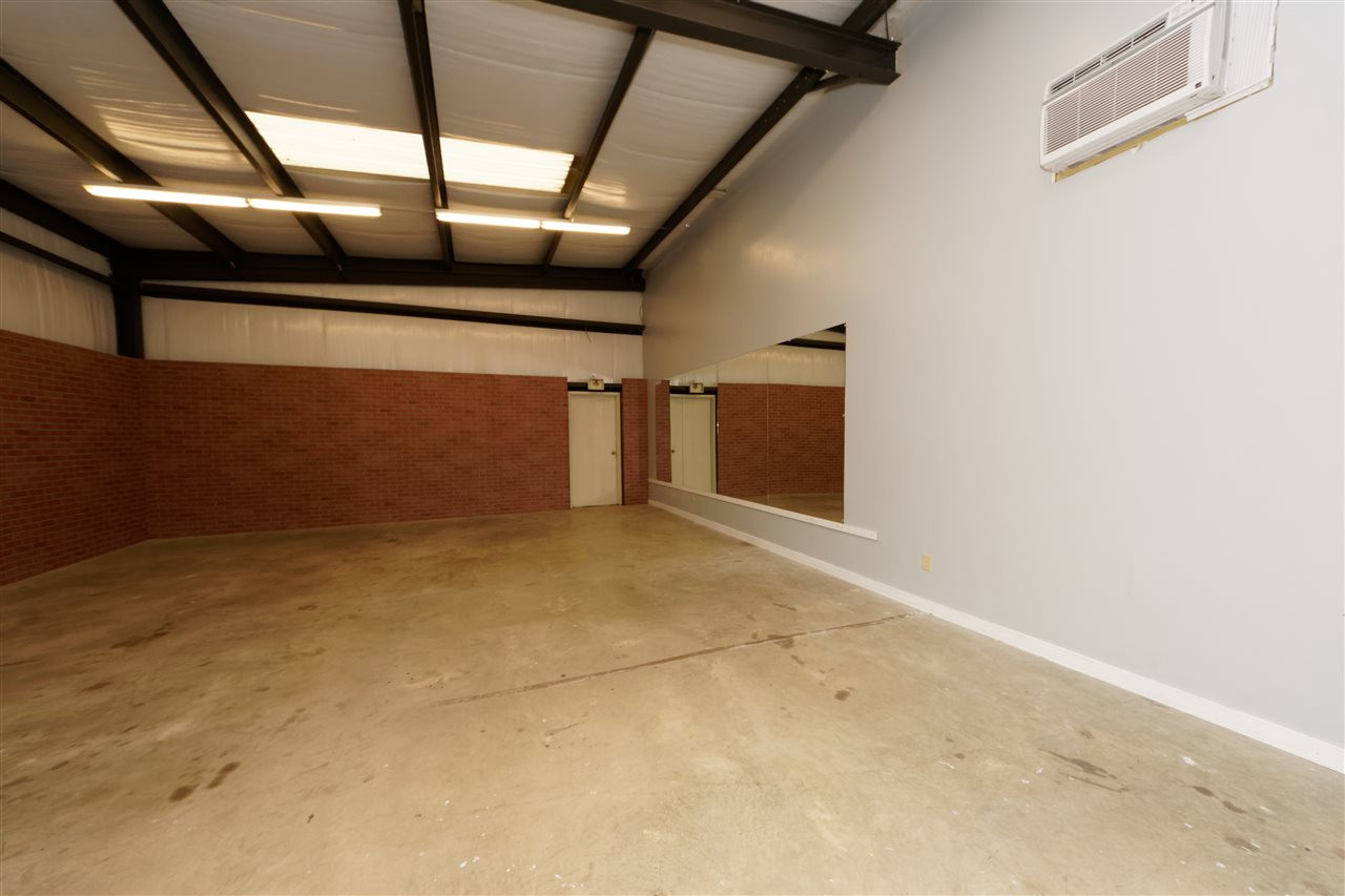 905 W Northside Drive Property Photo 13