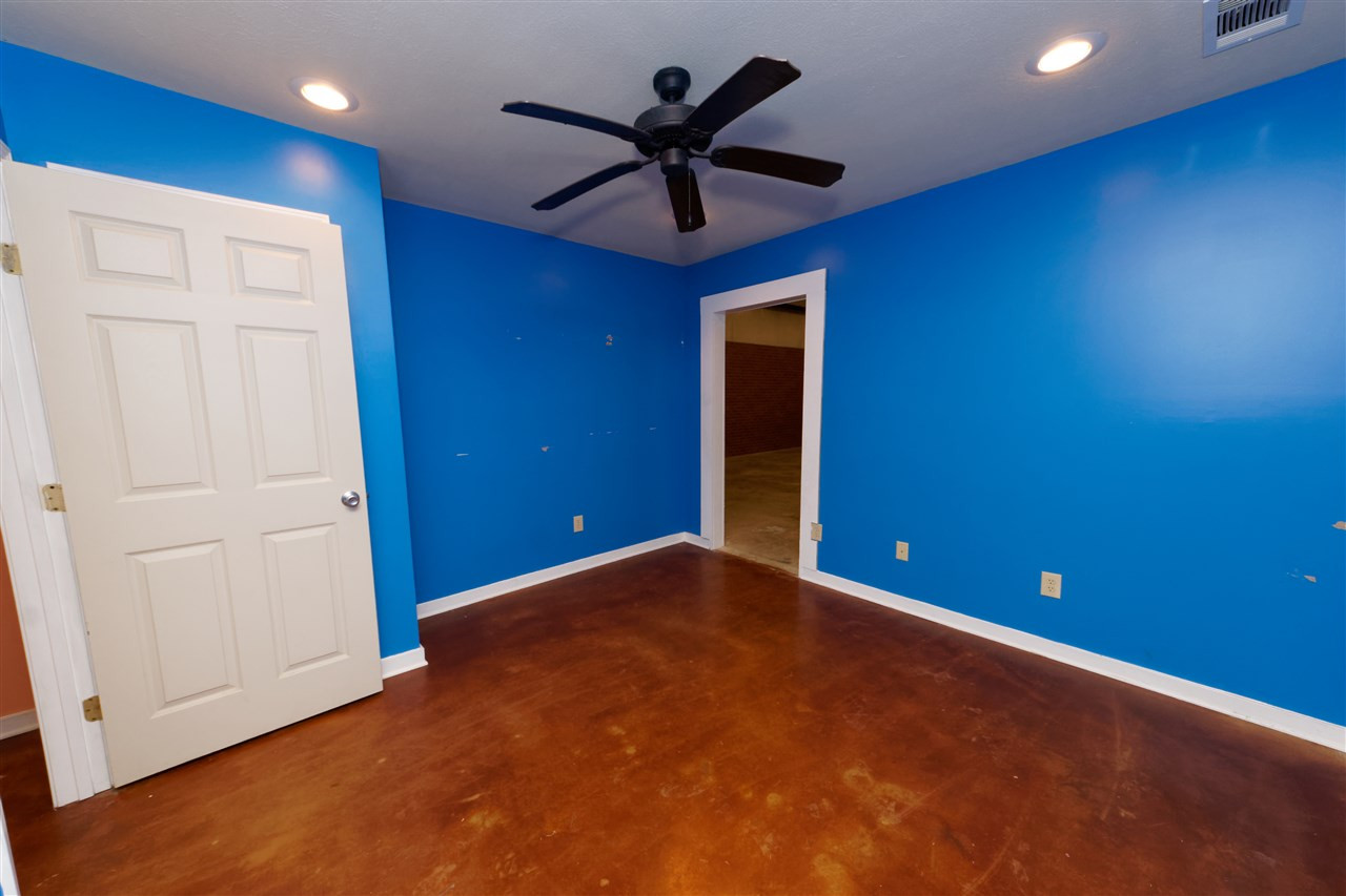 905 W Northside Drive Property Photo 14
