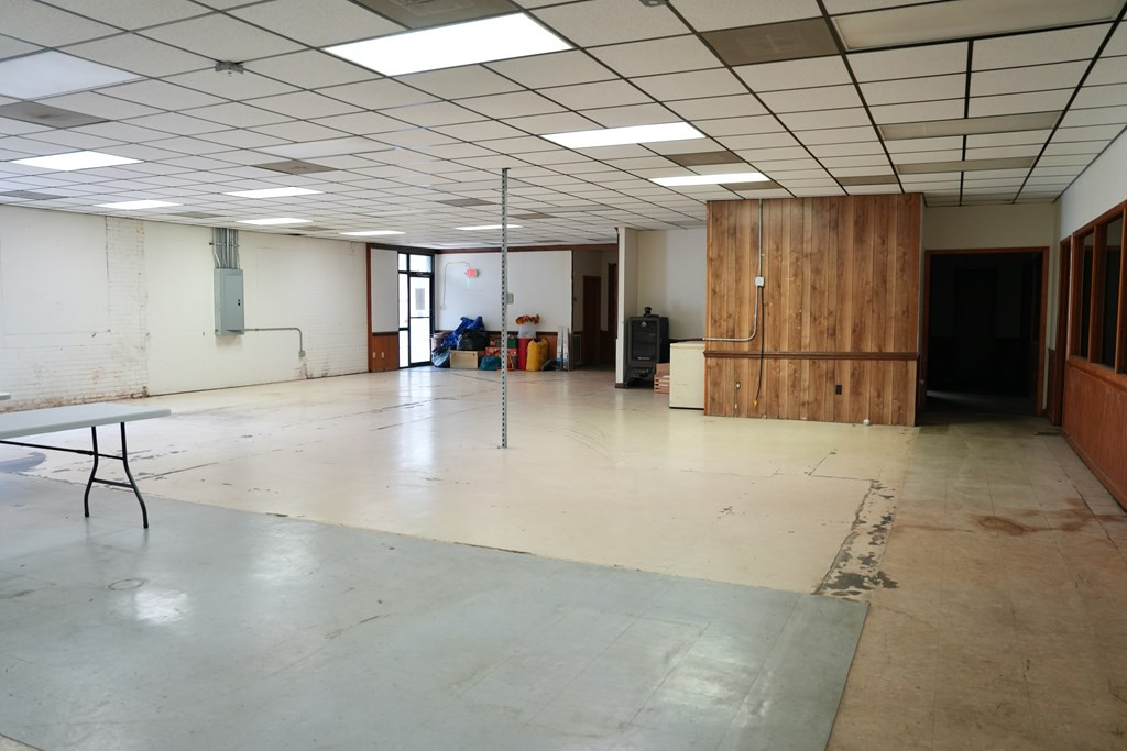 210 S Broad Way Property Photo 12