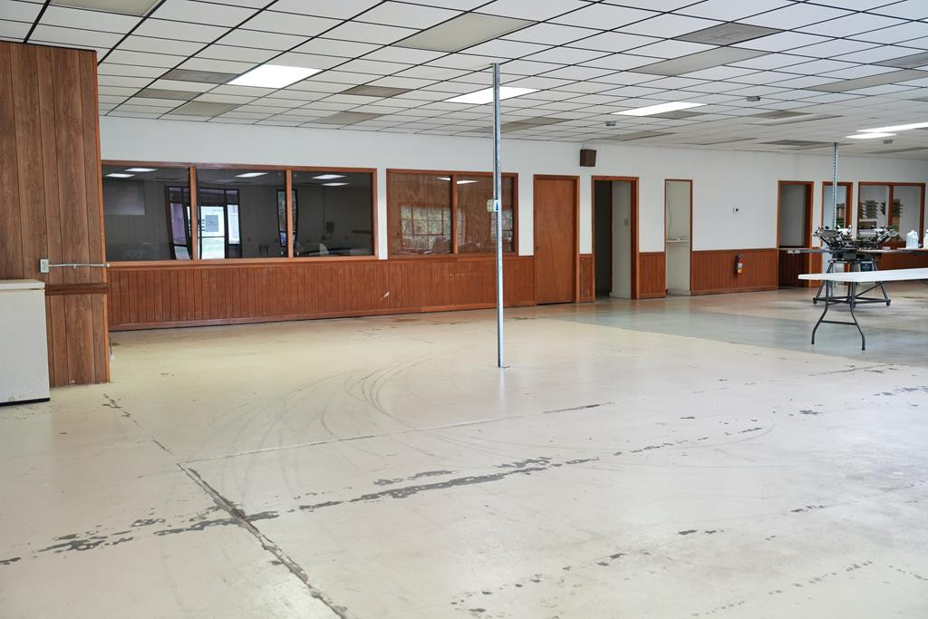 210 S Broad Way Property Photo 13