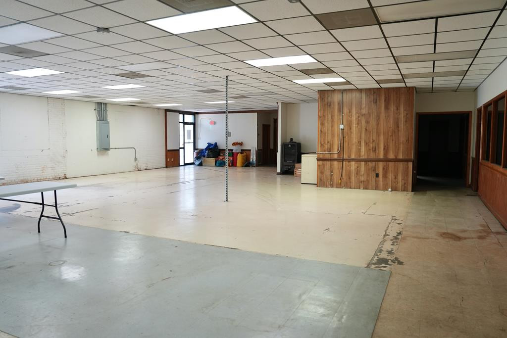 210 S Broad Way Property Photo 14