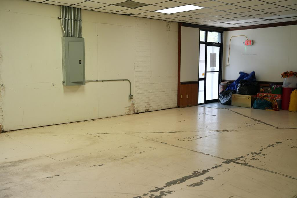 210 S Broad Way Property Photo 17